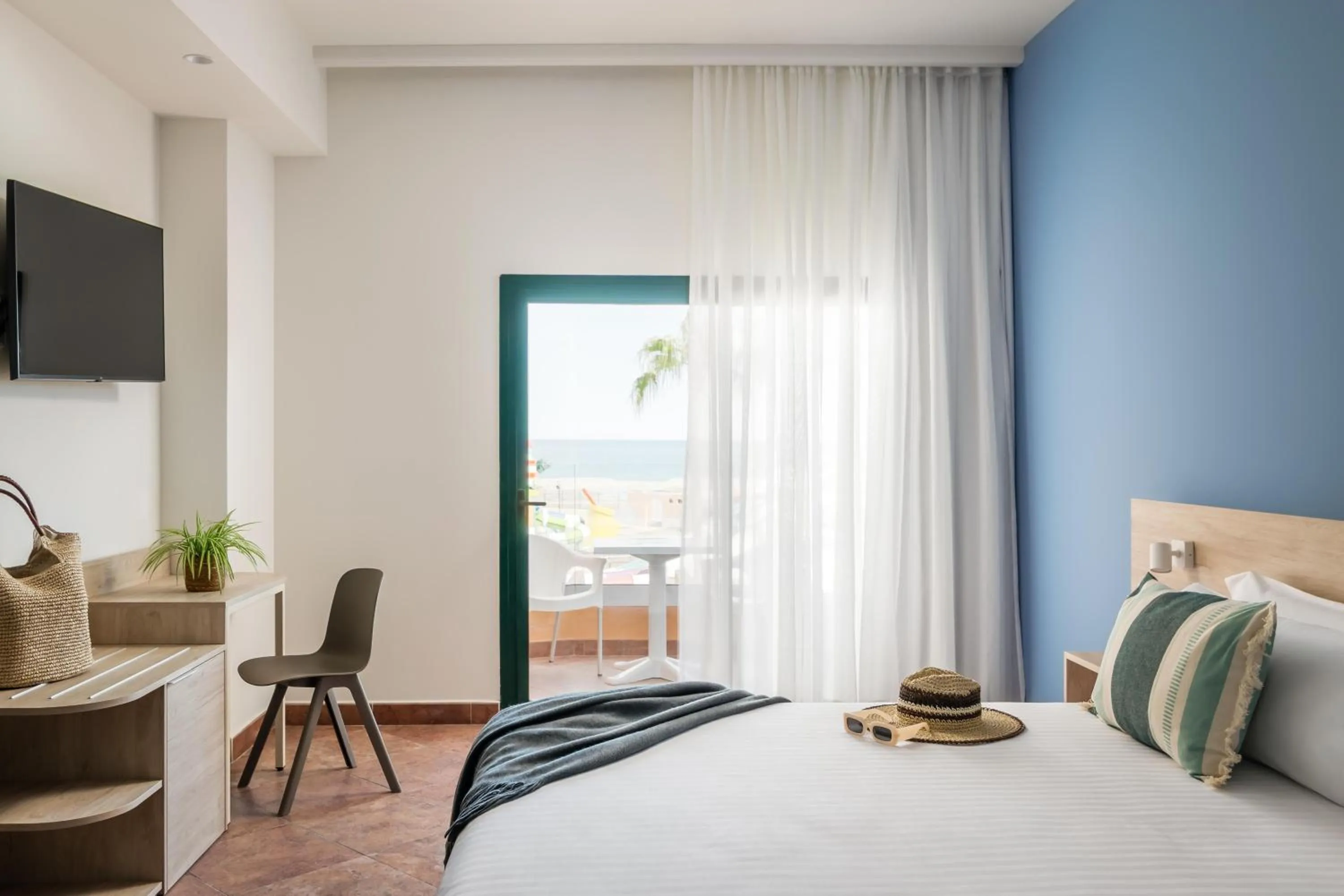 Photo of the whole room, Bed in ALEGRIA Colonial Mar Aquafun