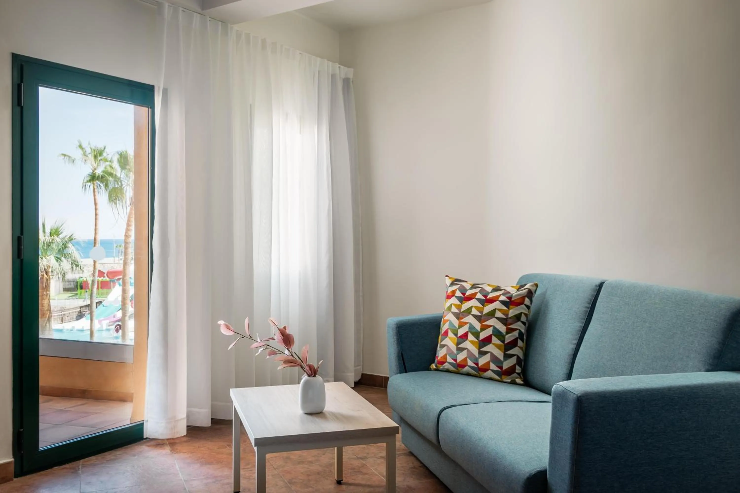 Photo of the whole room in ALEGRIA Colonial Mar Aquafun