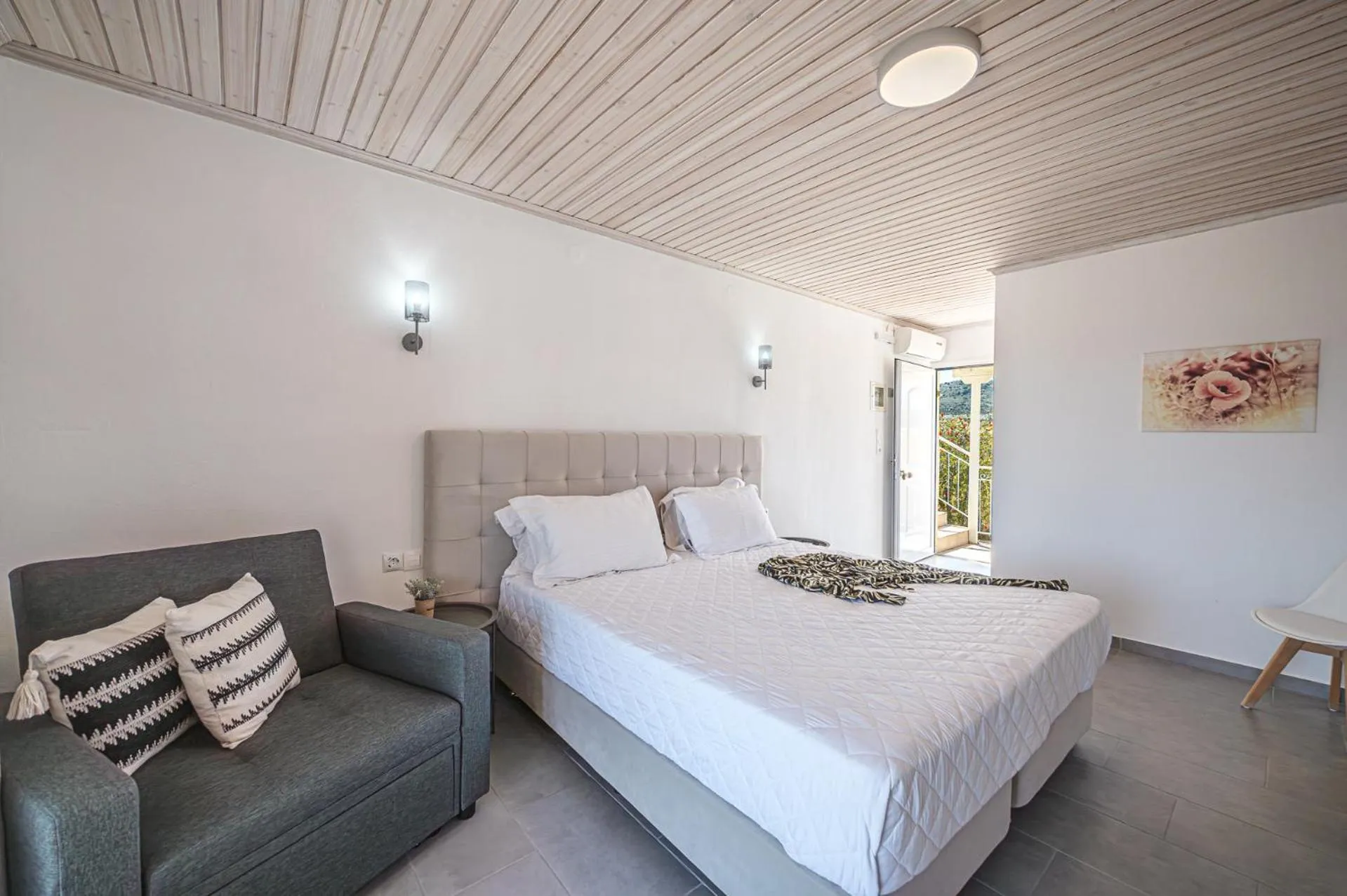 Photo of the whole room, Bed in Leonidas Resort