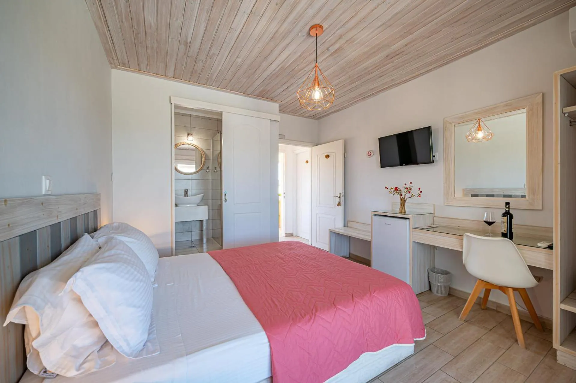 Photo of the whole room, Bed in Leonidas Resort