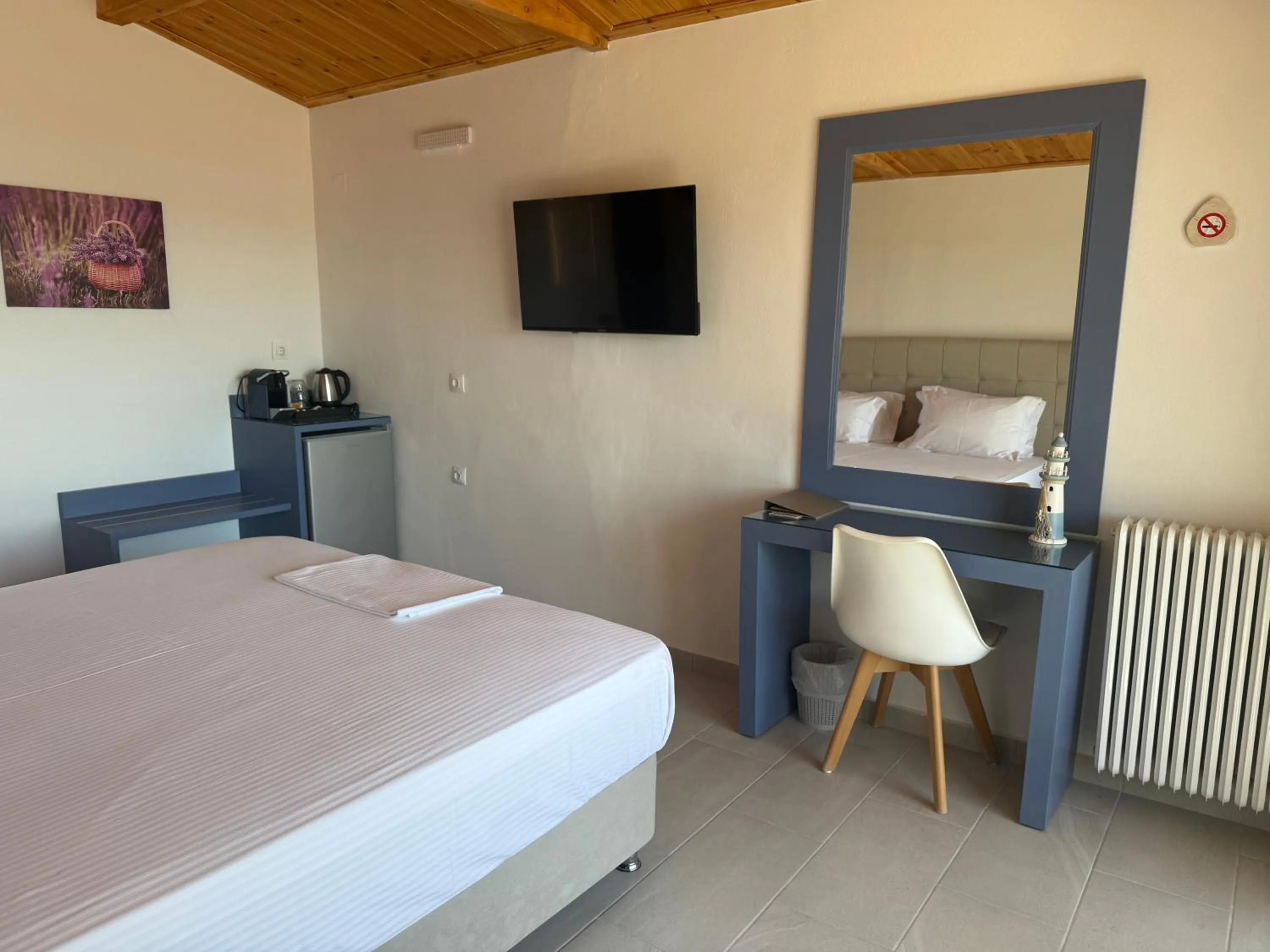 Photo of the whole room, Bed in Leonidas Resort