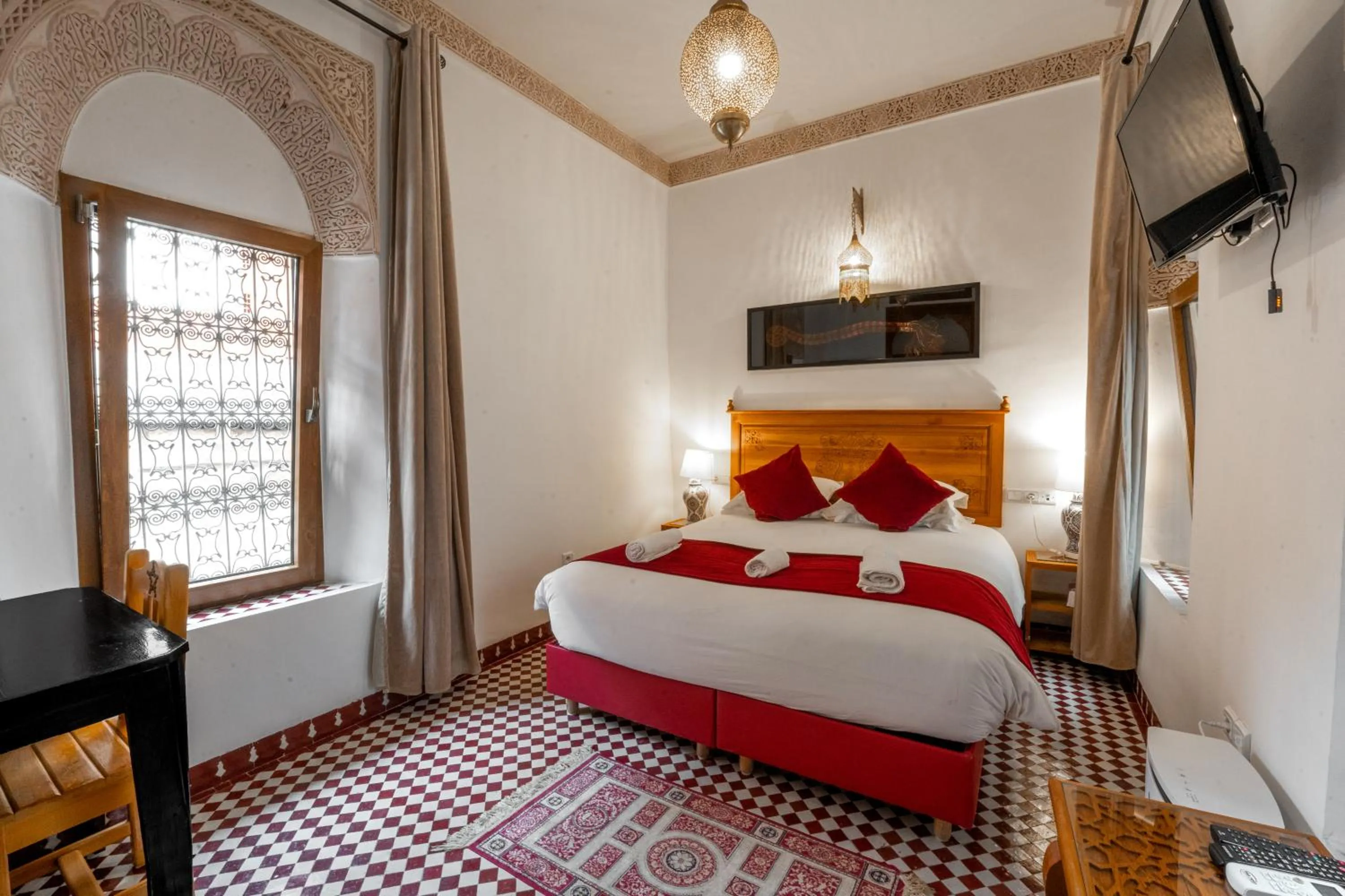 Communal lounge/ TV room, Bed in Dar D'or Fes