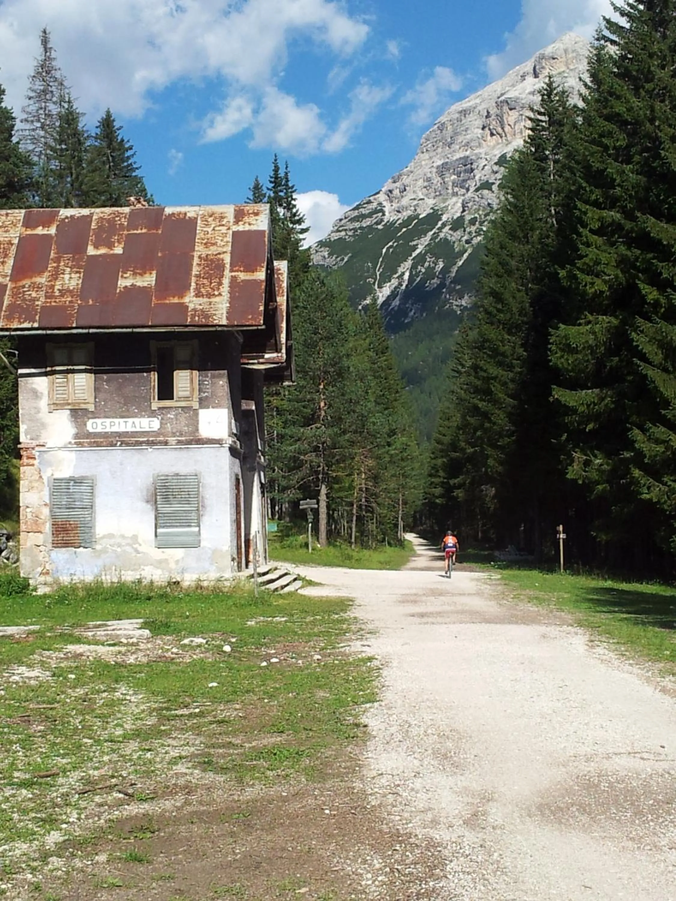 Cycling in Emma Historic Hotel