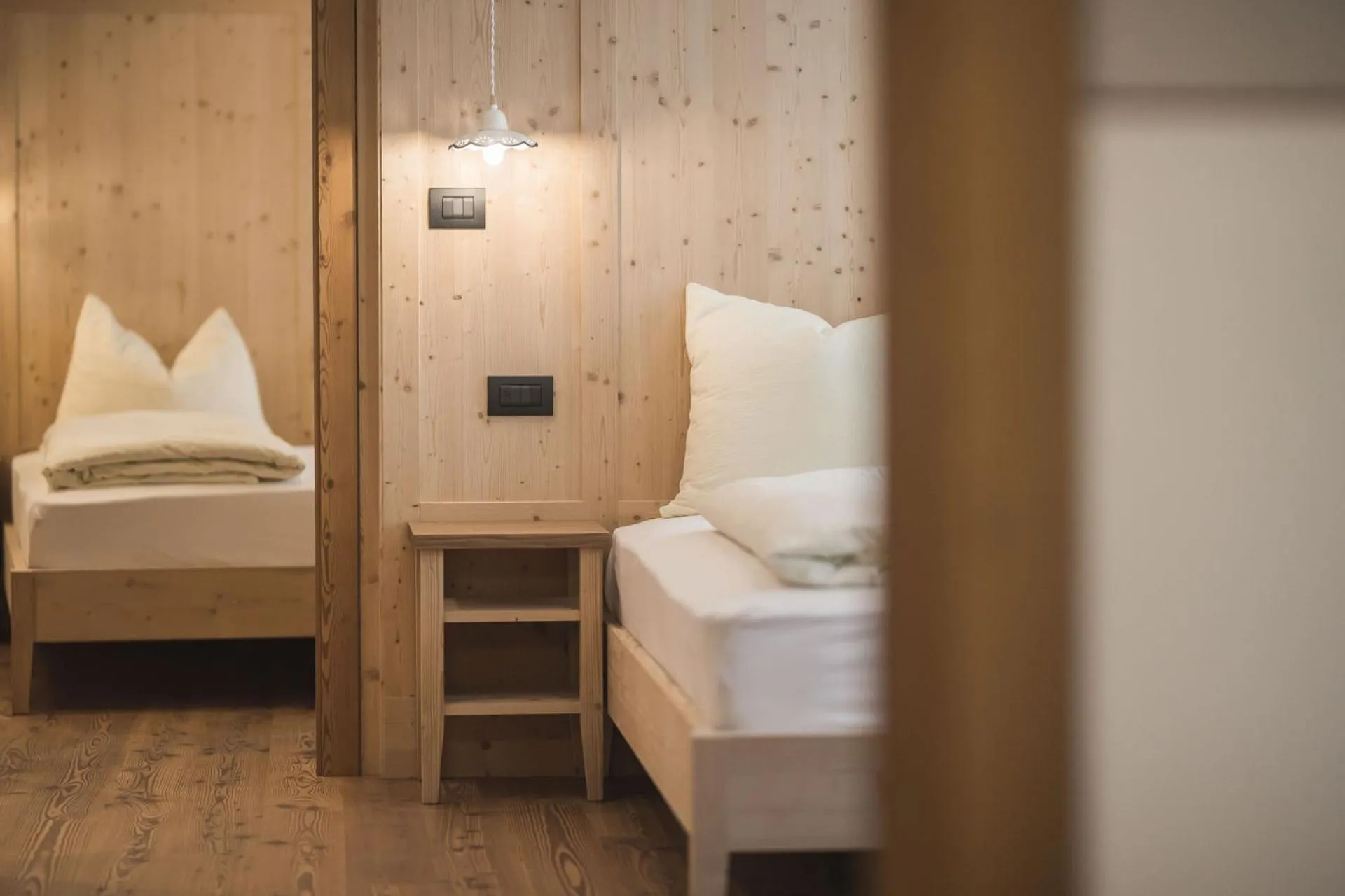 Photo of the whole room, Bed in Emma Historic Hotel