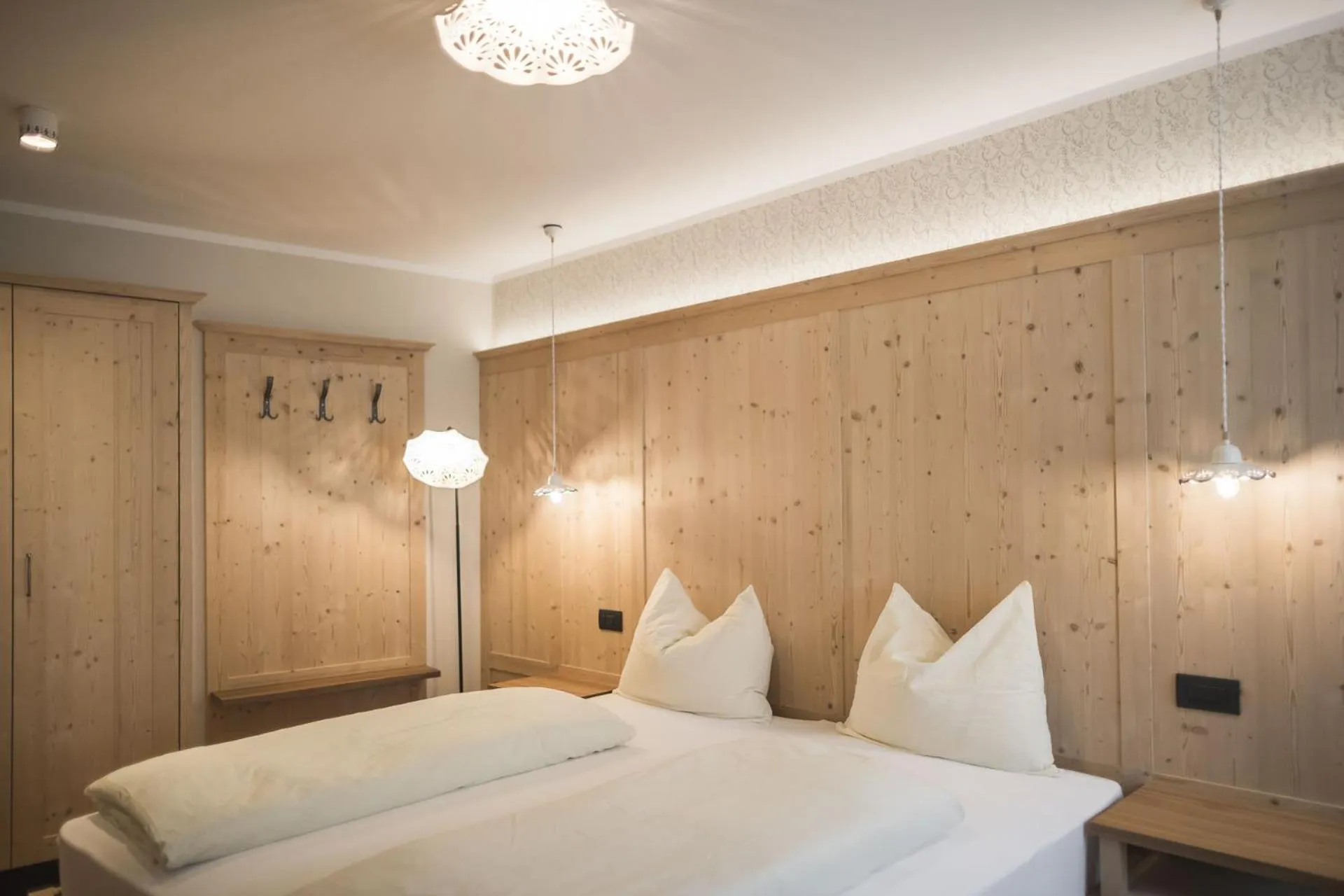 Bedroom, Bed in Emma Historic Hotel