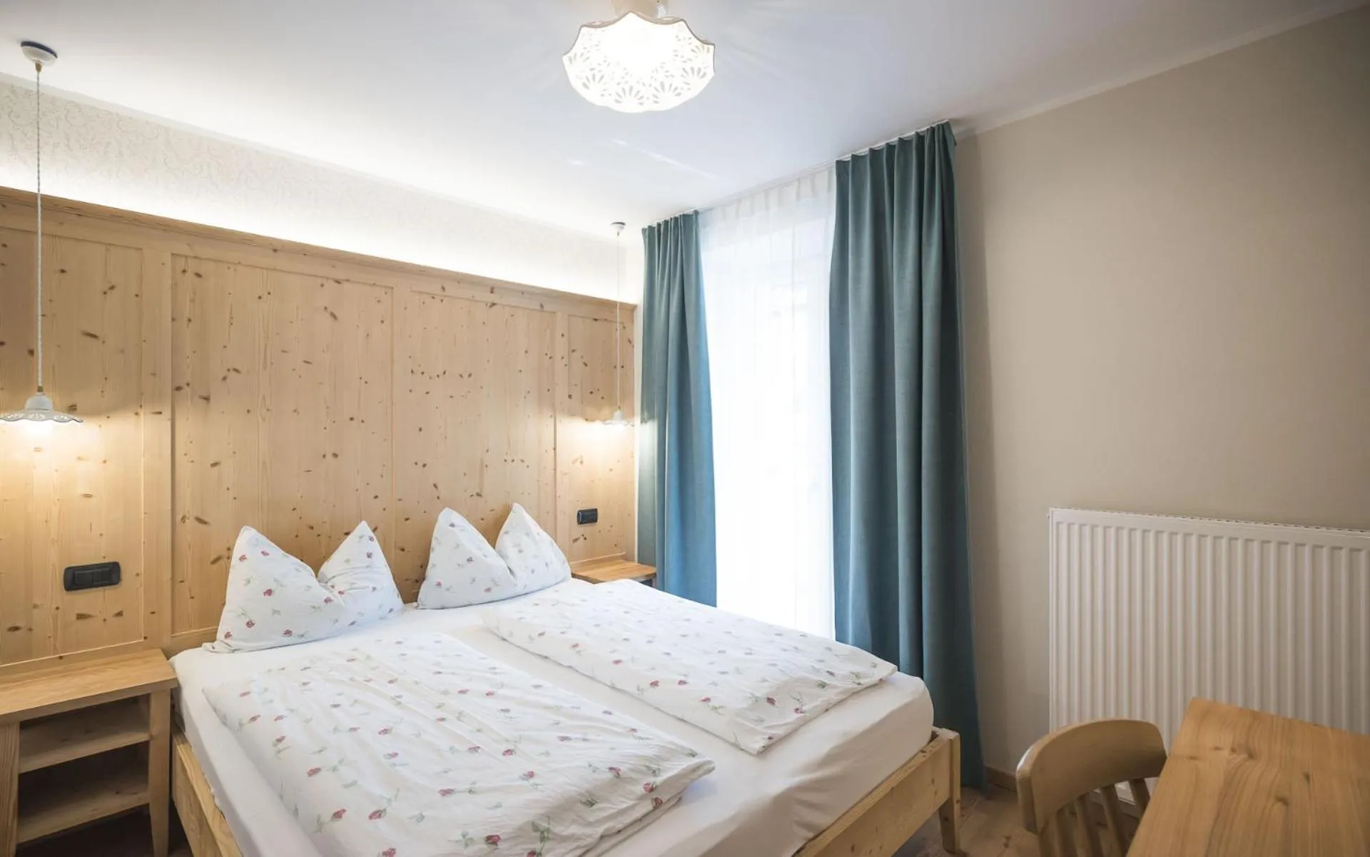 Photo of the whole room, Bed in Emma Historic Hotel