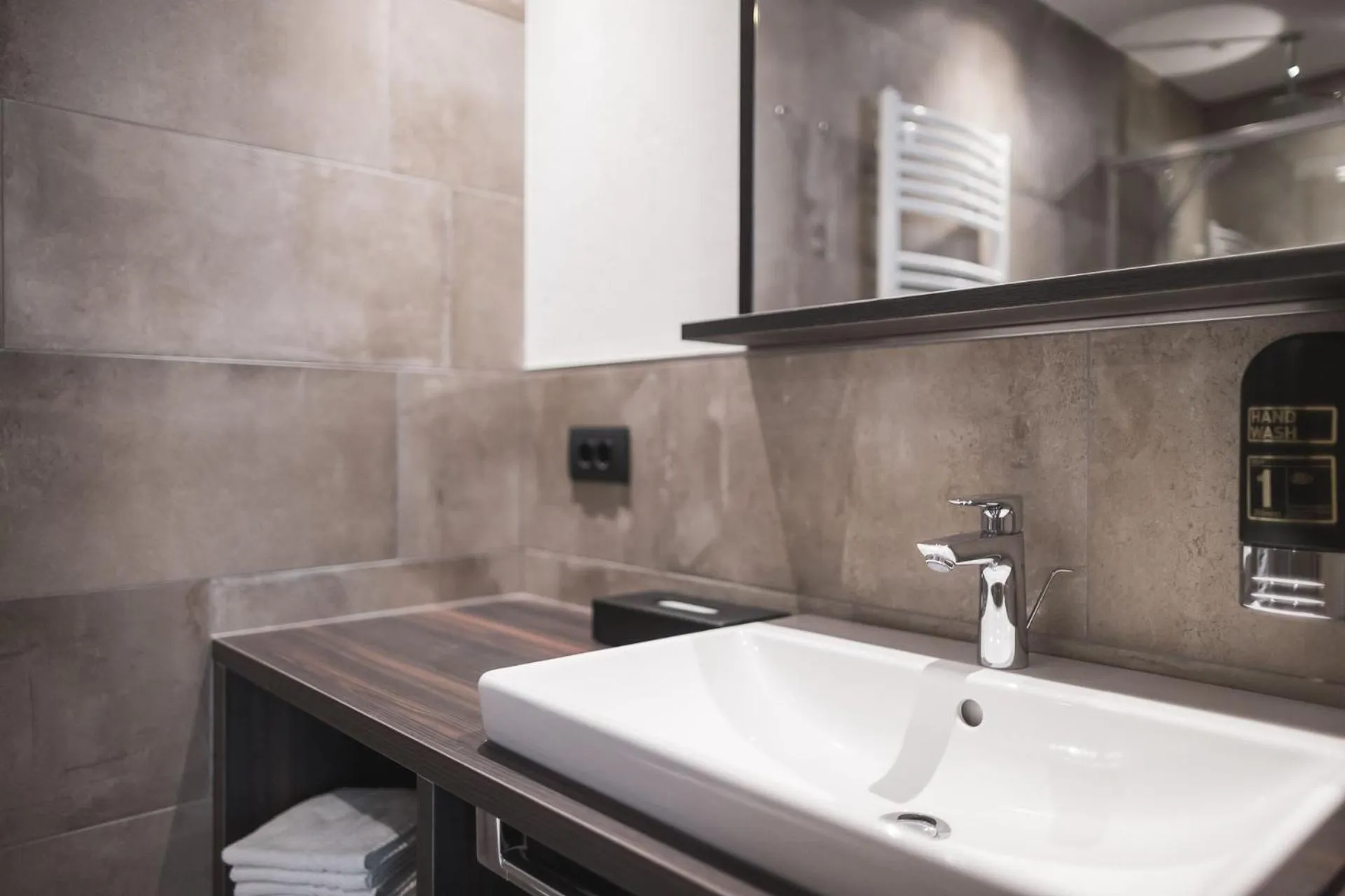 Bathroom in Emma Historic Hotel