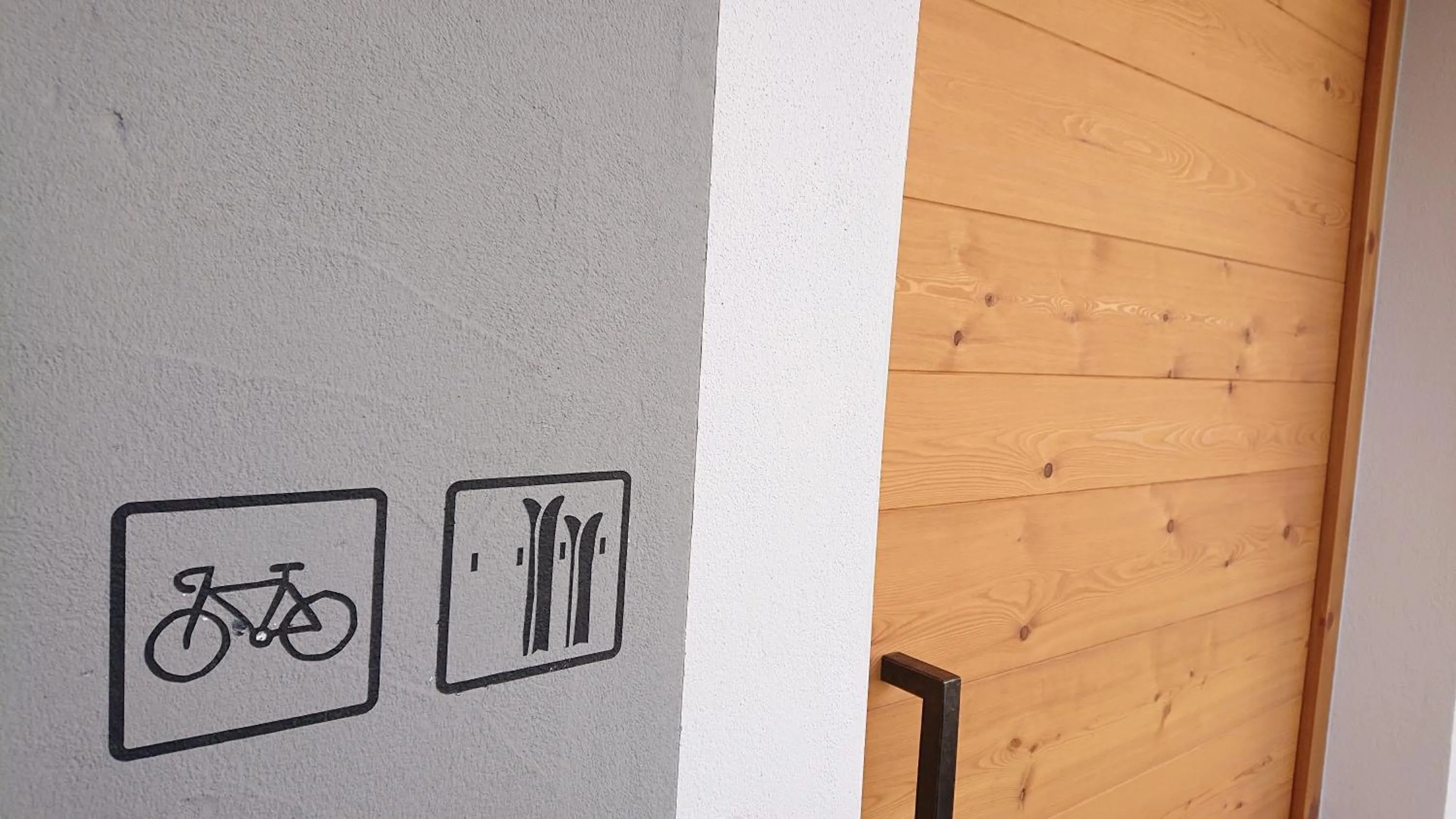 Cycling in Emma Historic Hotel