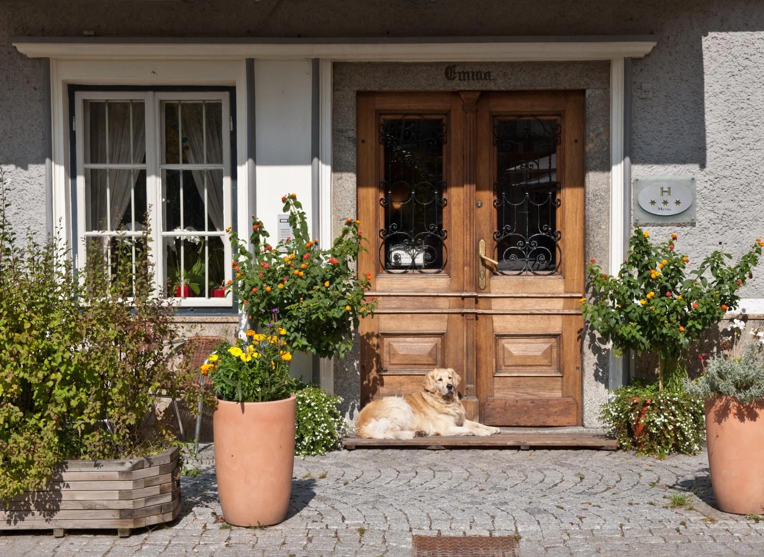 Facade/entrance in Emma Historic Hotel