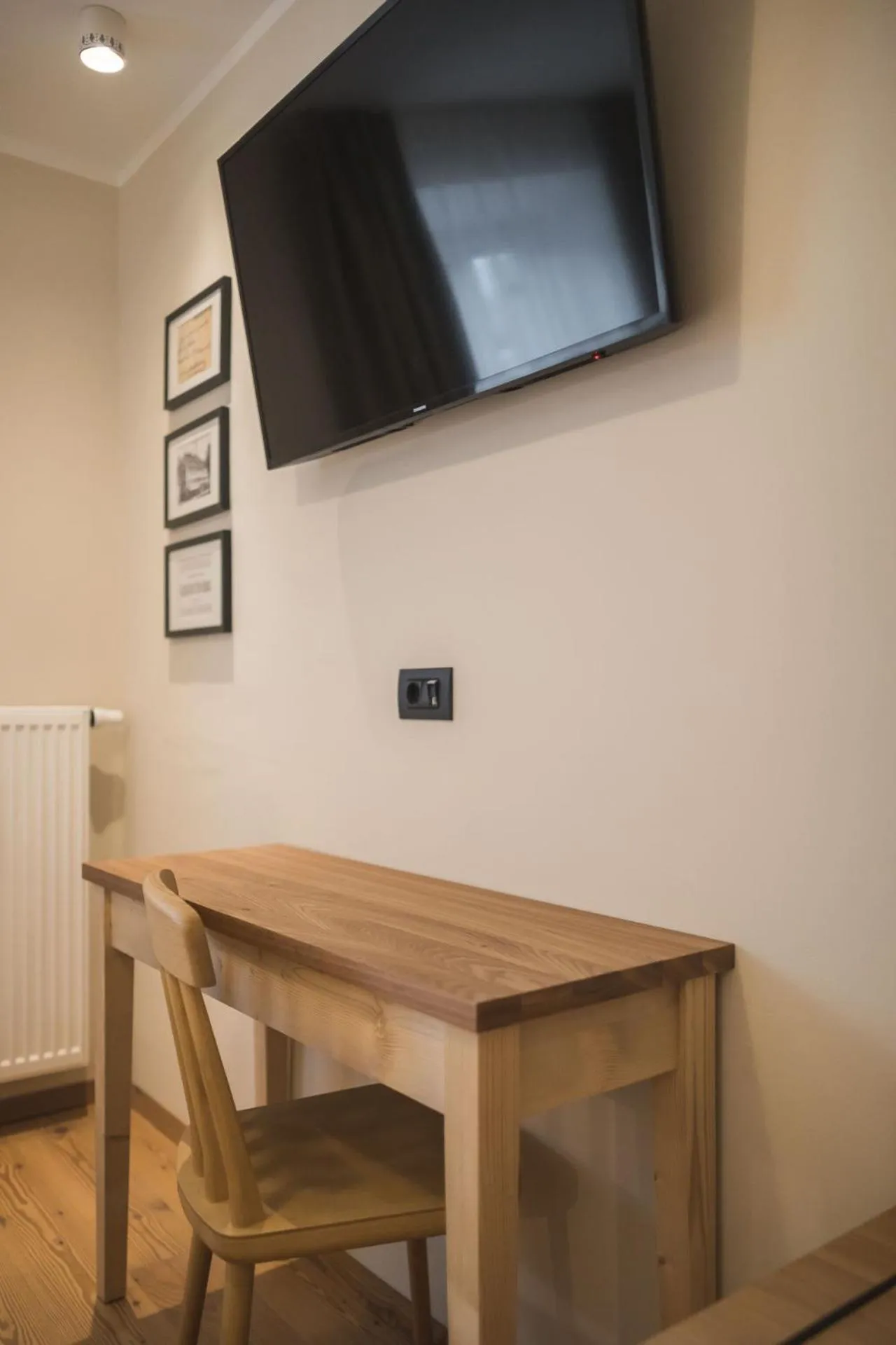 TV and multimedia in Emma Historic Hotel