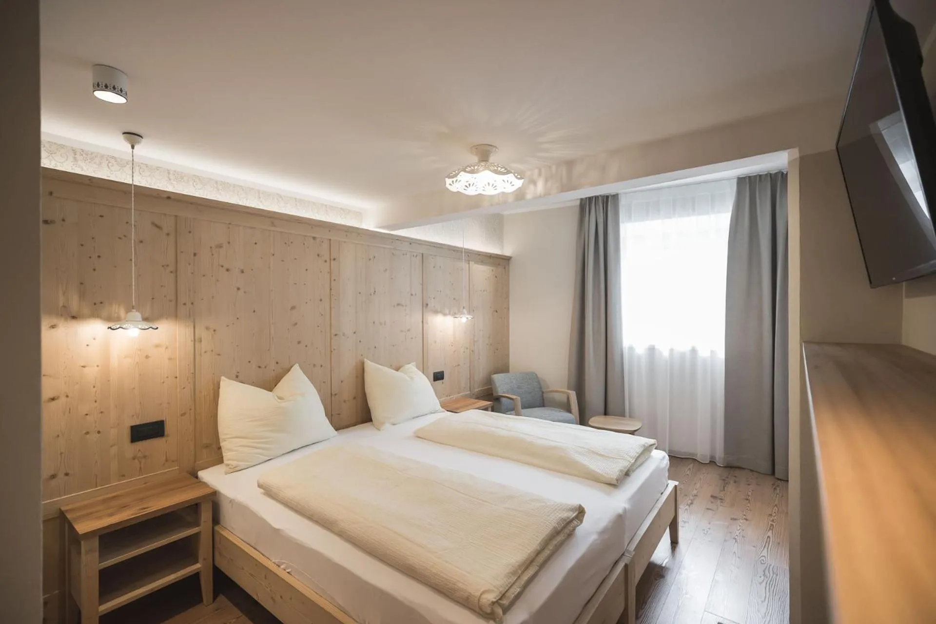 Photo of the whole room, Bed in Emma Historic Hotel