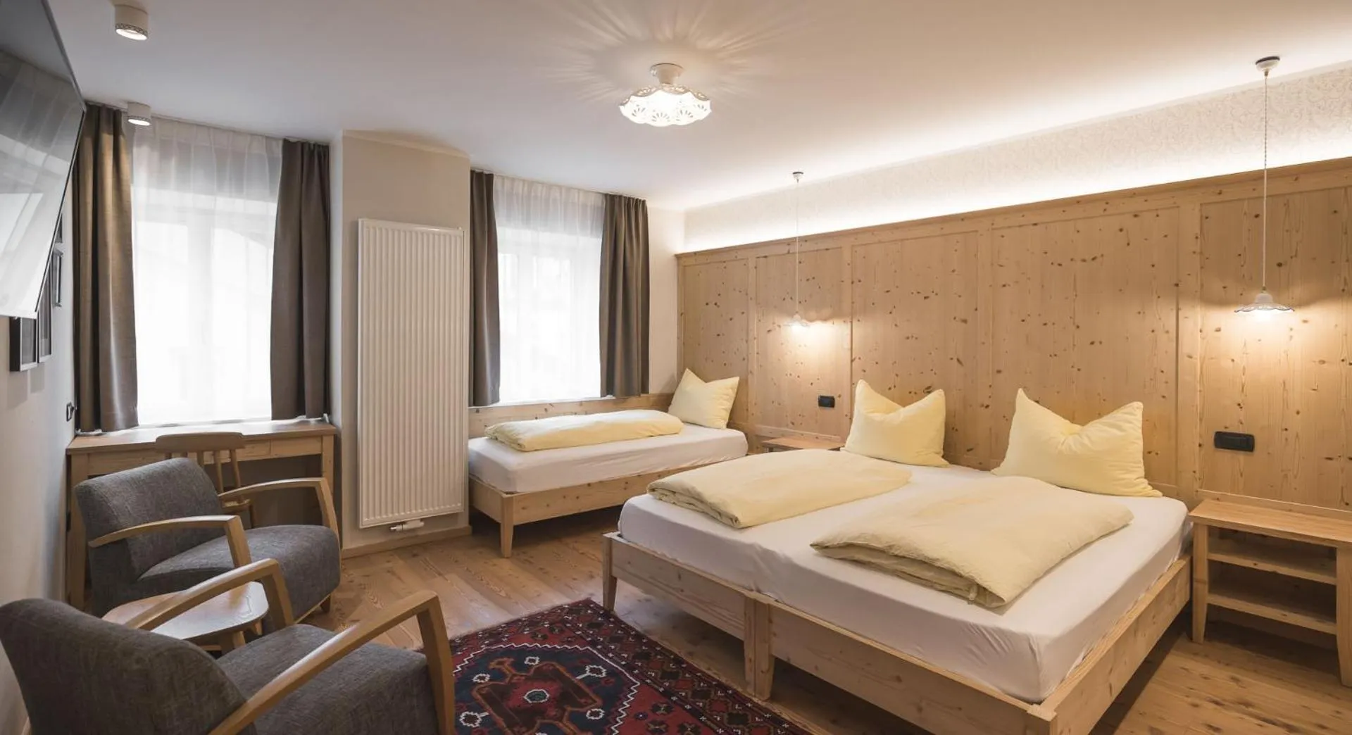 Photo of the whole room, Bed in Emma Historic Hotel