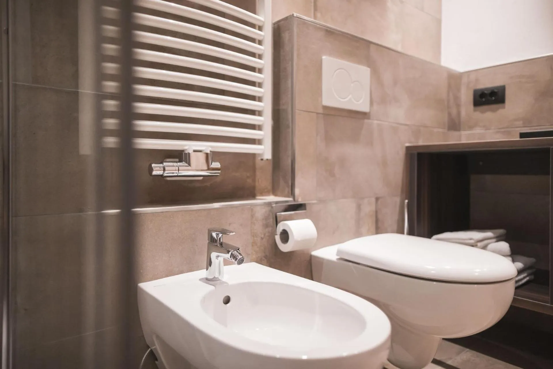 Bathroom in Emma Historic Hotel