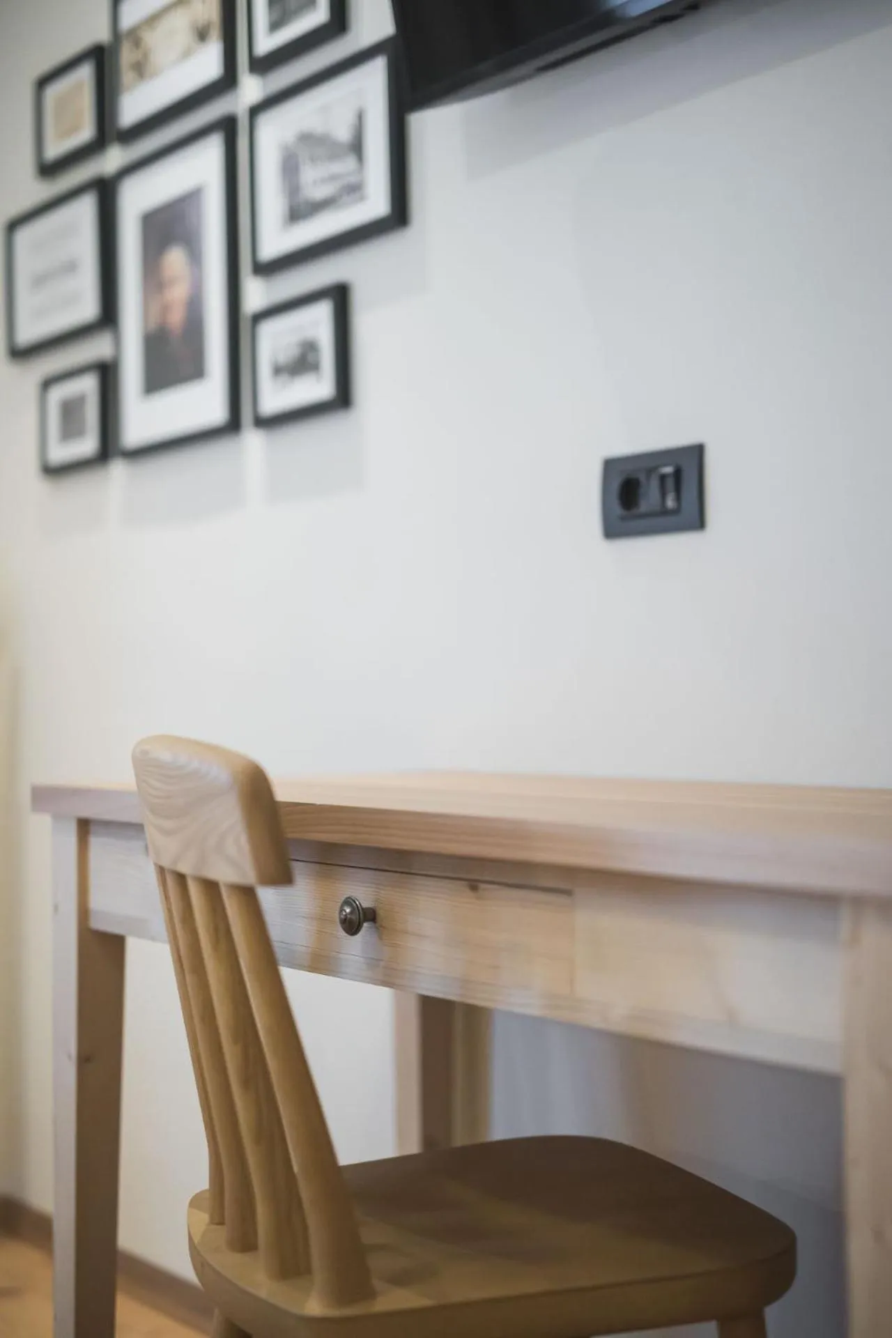 Decorative detail in Emma Historic Hotel