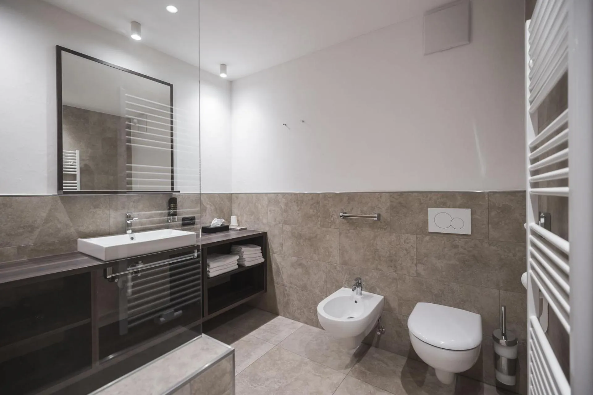 Bathroom in Emma Historic Hotel