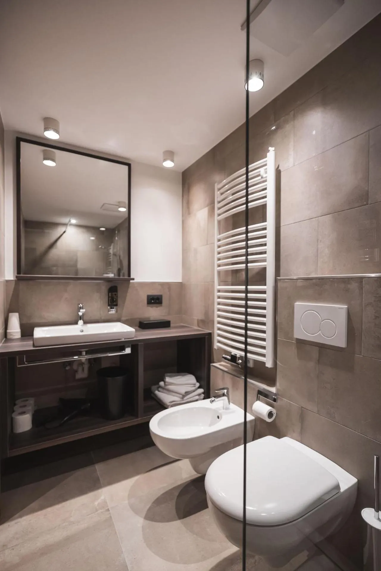 Bathroom in Emma Historic Hotel