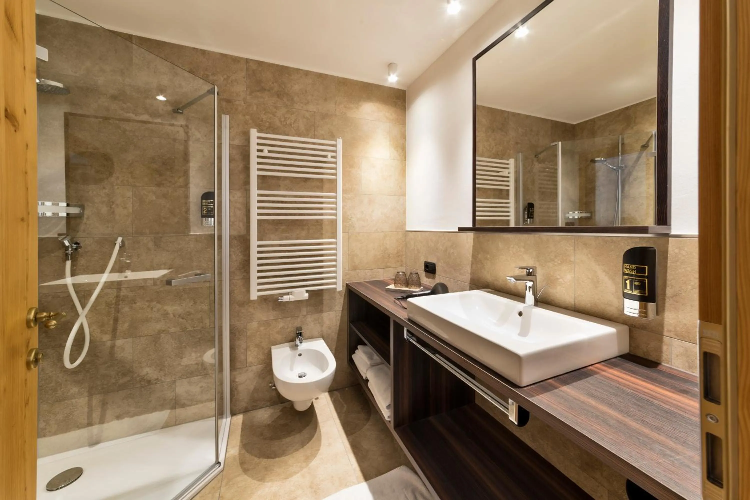 Bathroom in Emma Historic Hotel