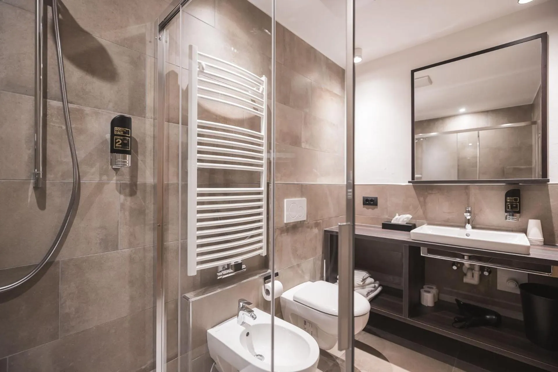 Bathroom in Emma Historic Hotel