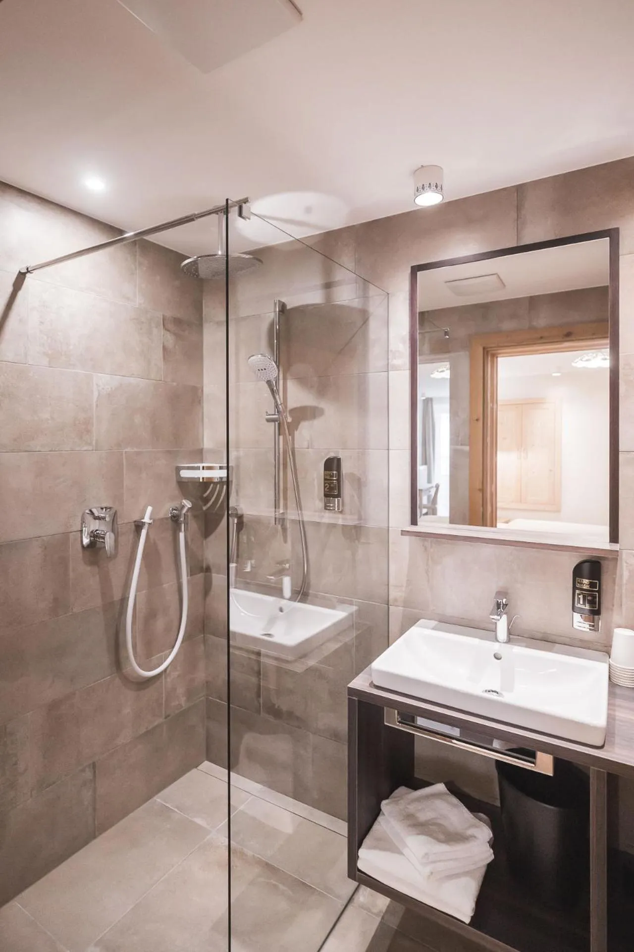 Bathroom in Emma Historic Hotel