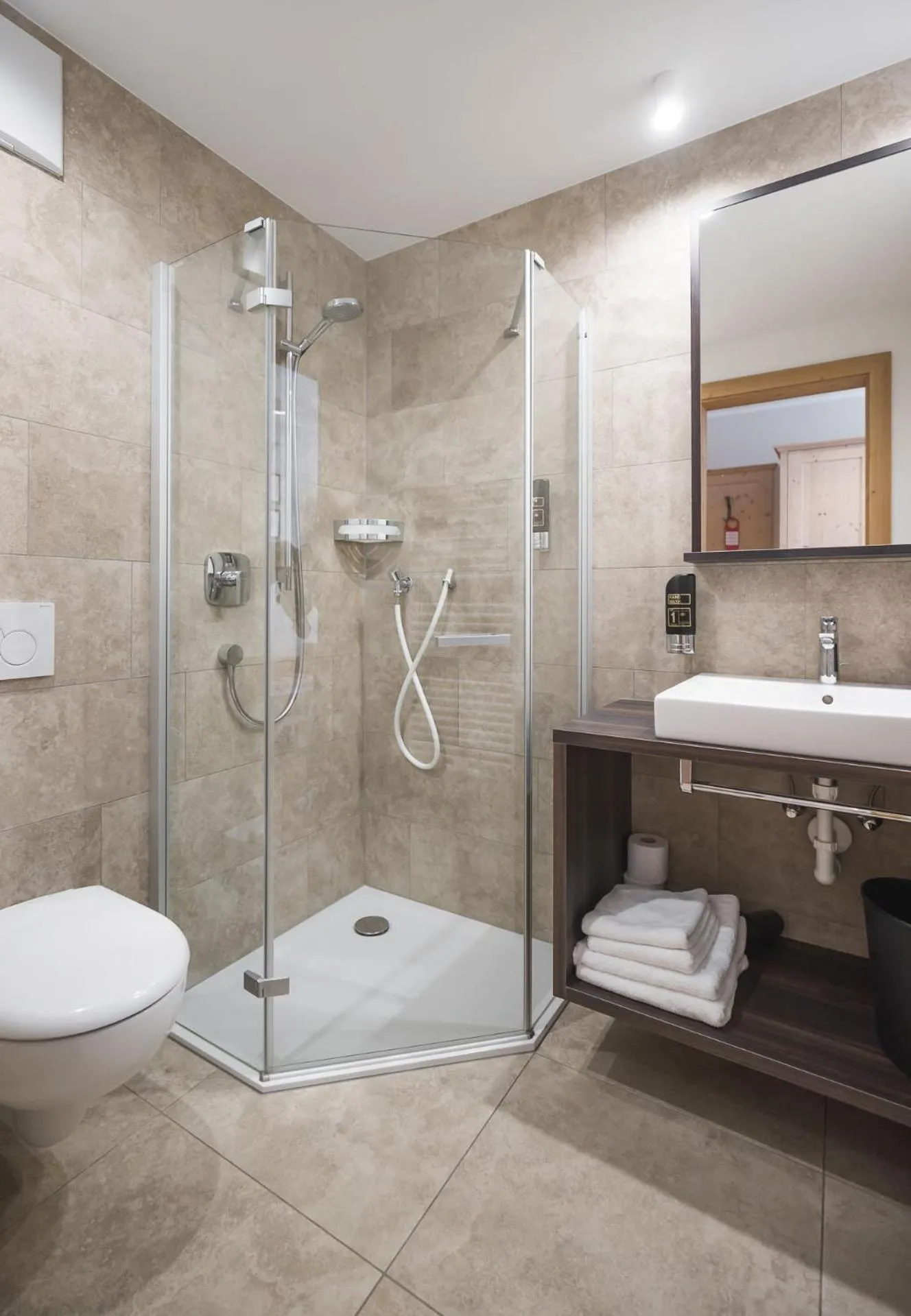 Bathroom in Emma Historic Hotel