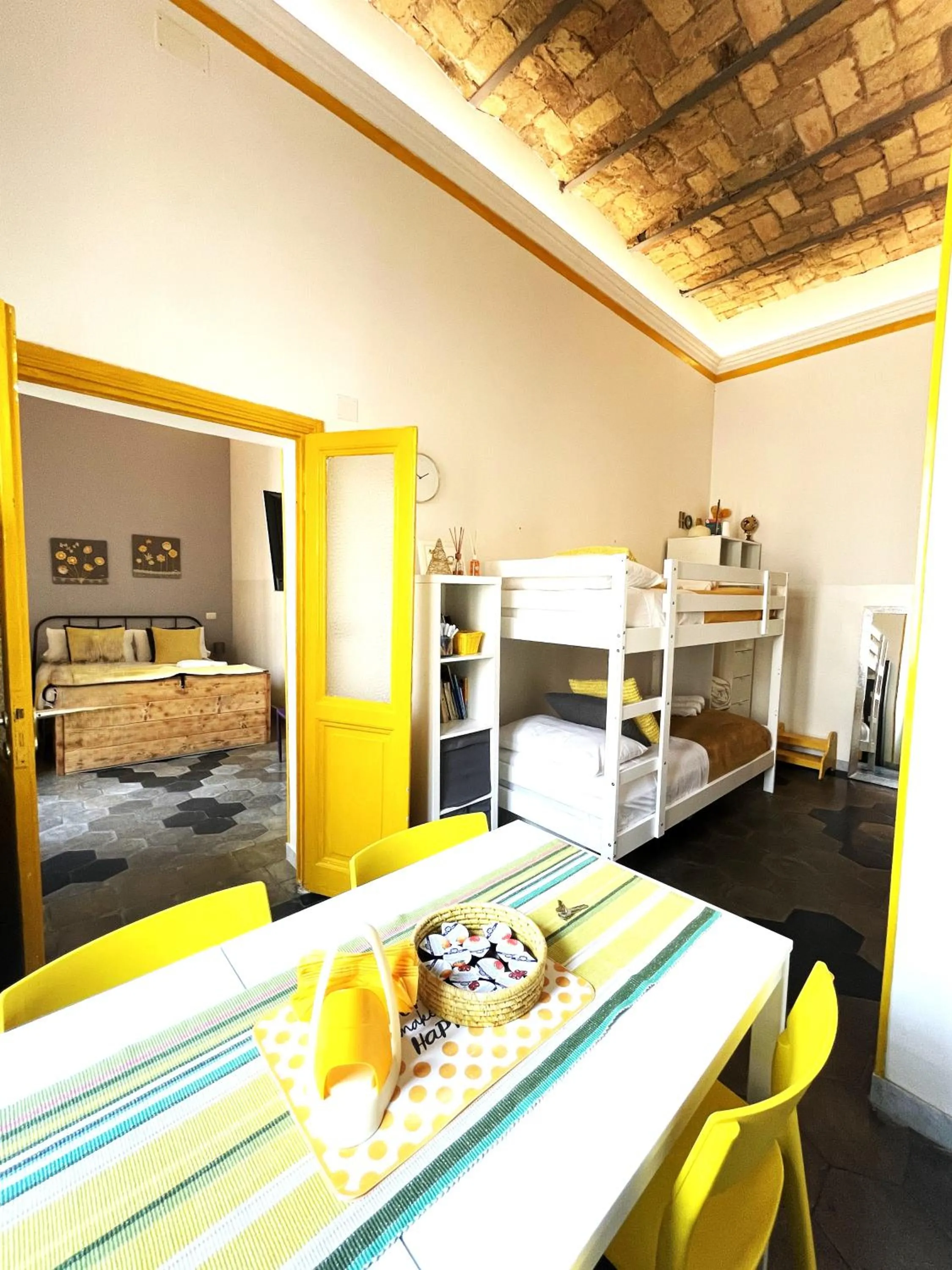 kitchen, Bed in A casa di Ale e Lalla