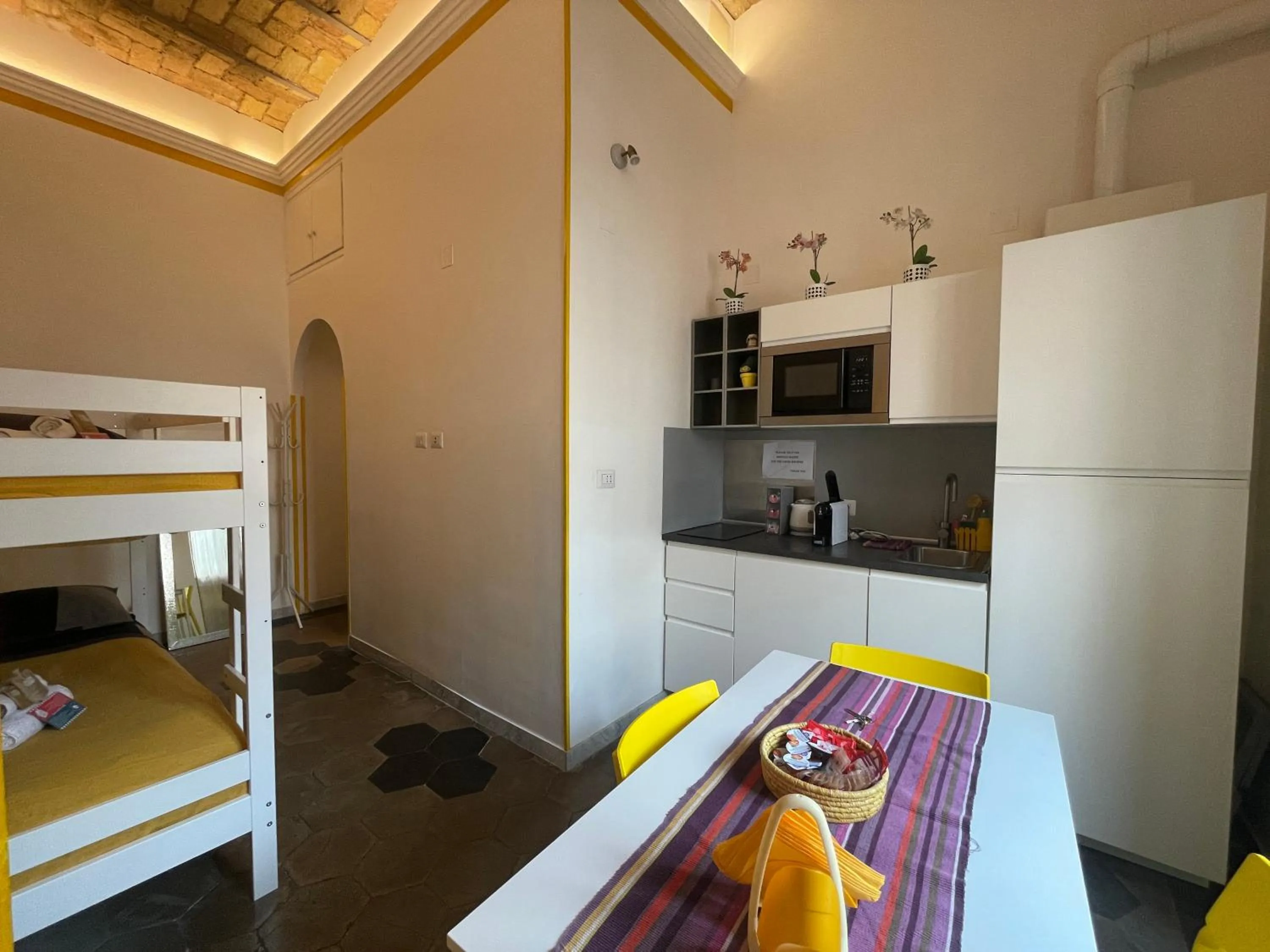 kitchen, Bed in A casa di Ale e Lalla