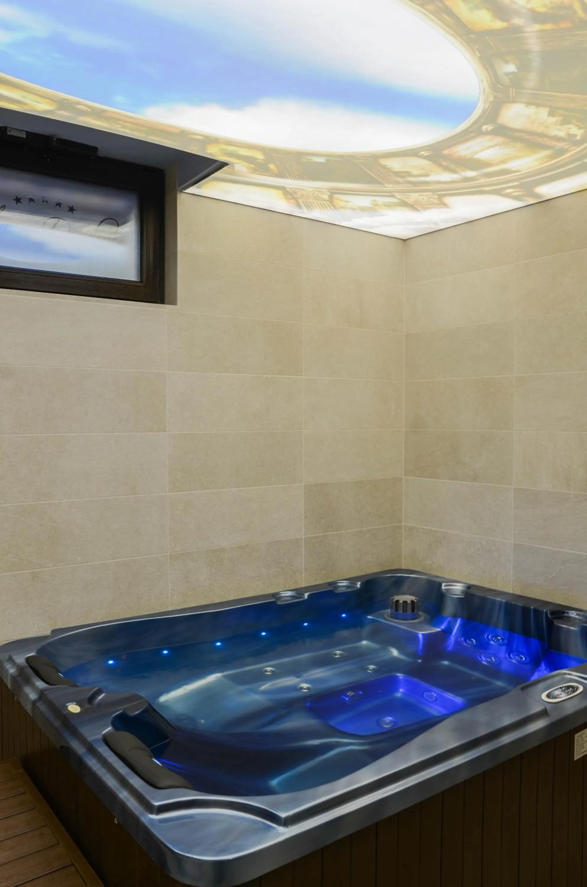 Hot Tub in Residence Bilyana