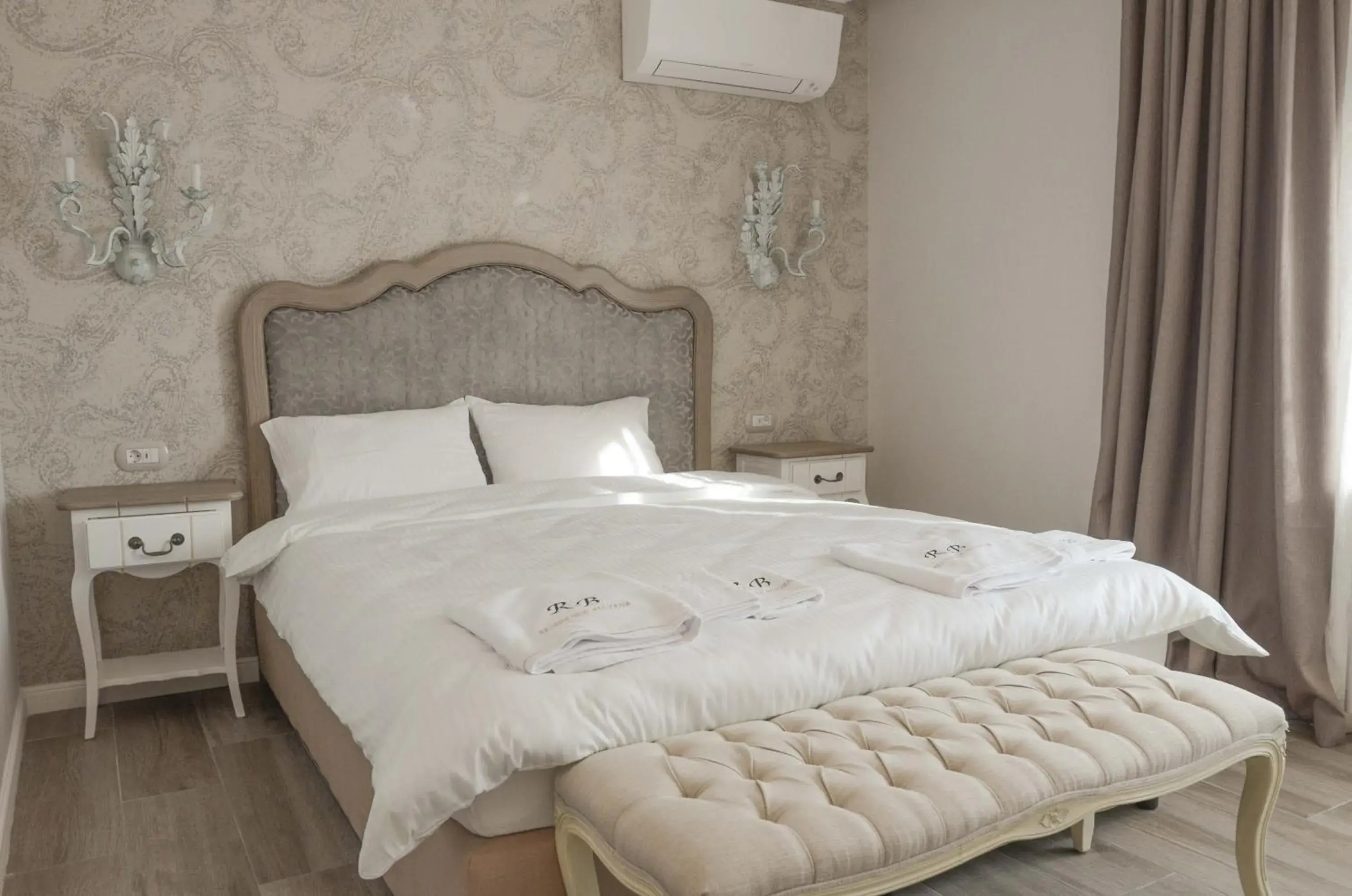 Deluxe Double Room in Residence Bilyana Deluxe Double Room in Residence Bilyana