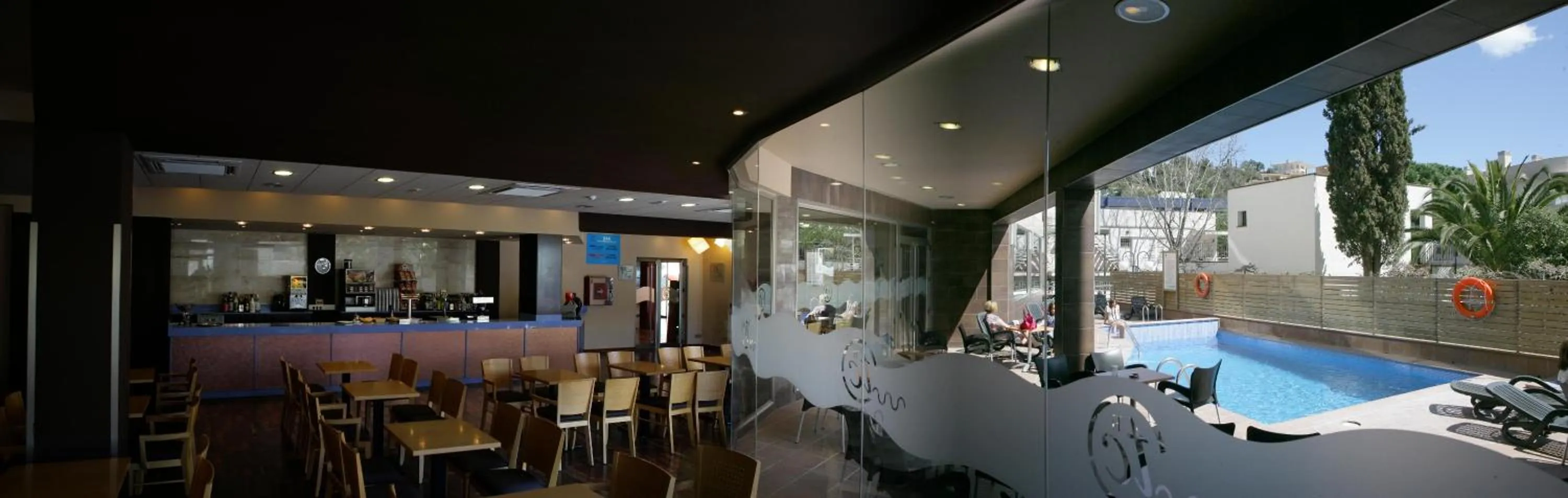 Restaurant/places to eat in Tossa Beach Center