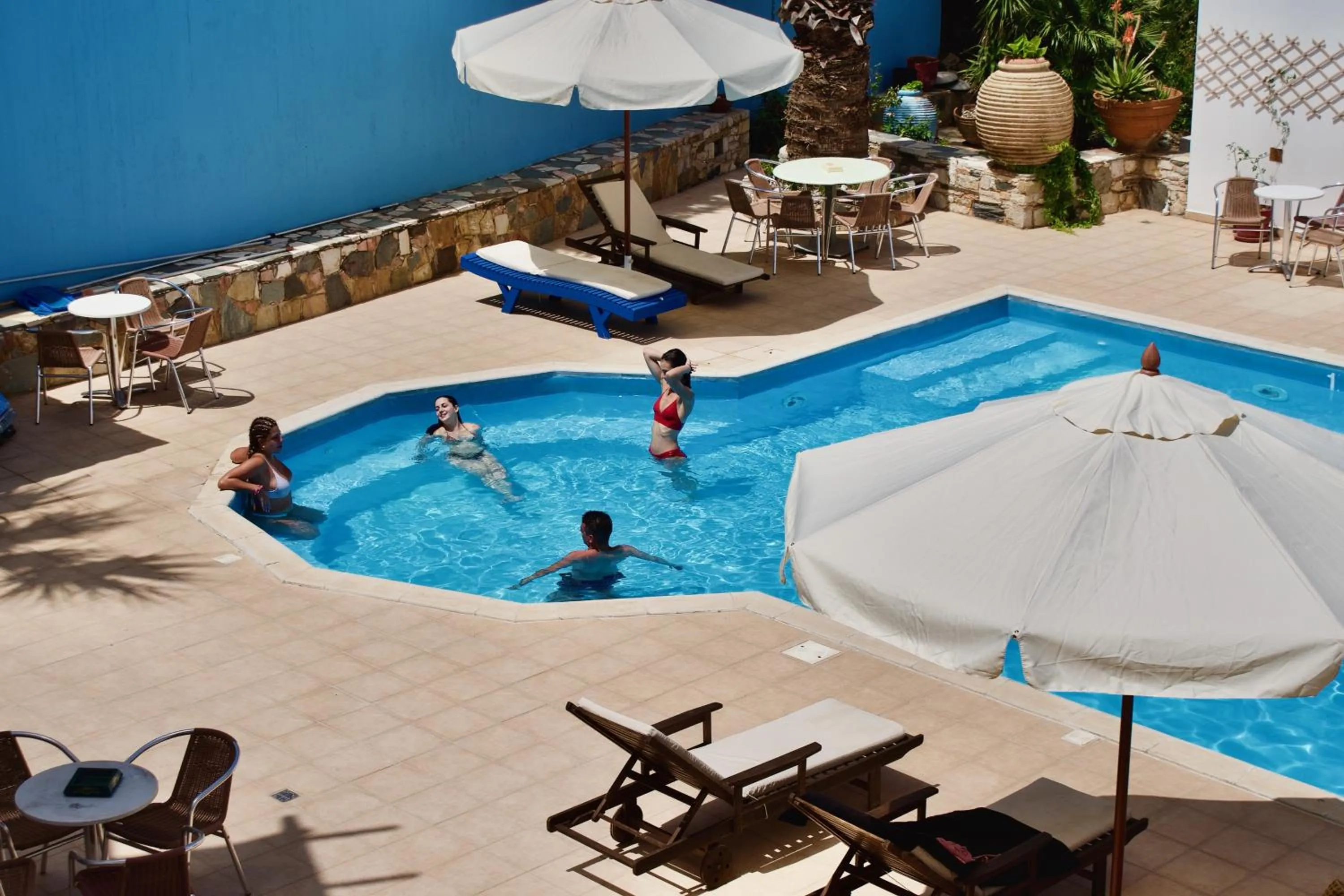Swimming pool in Venardos Hotel