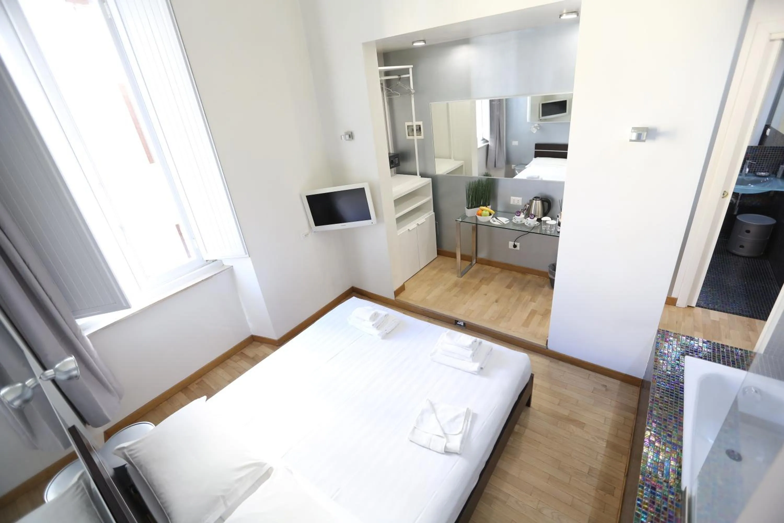 Bed in KISS ME ROME Luxury Rooms