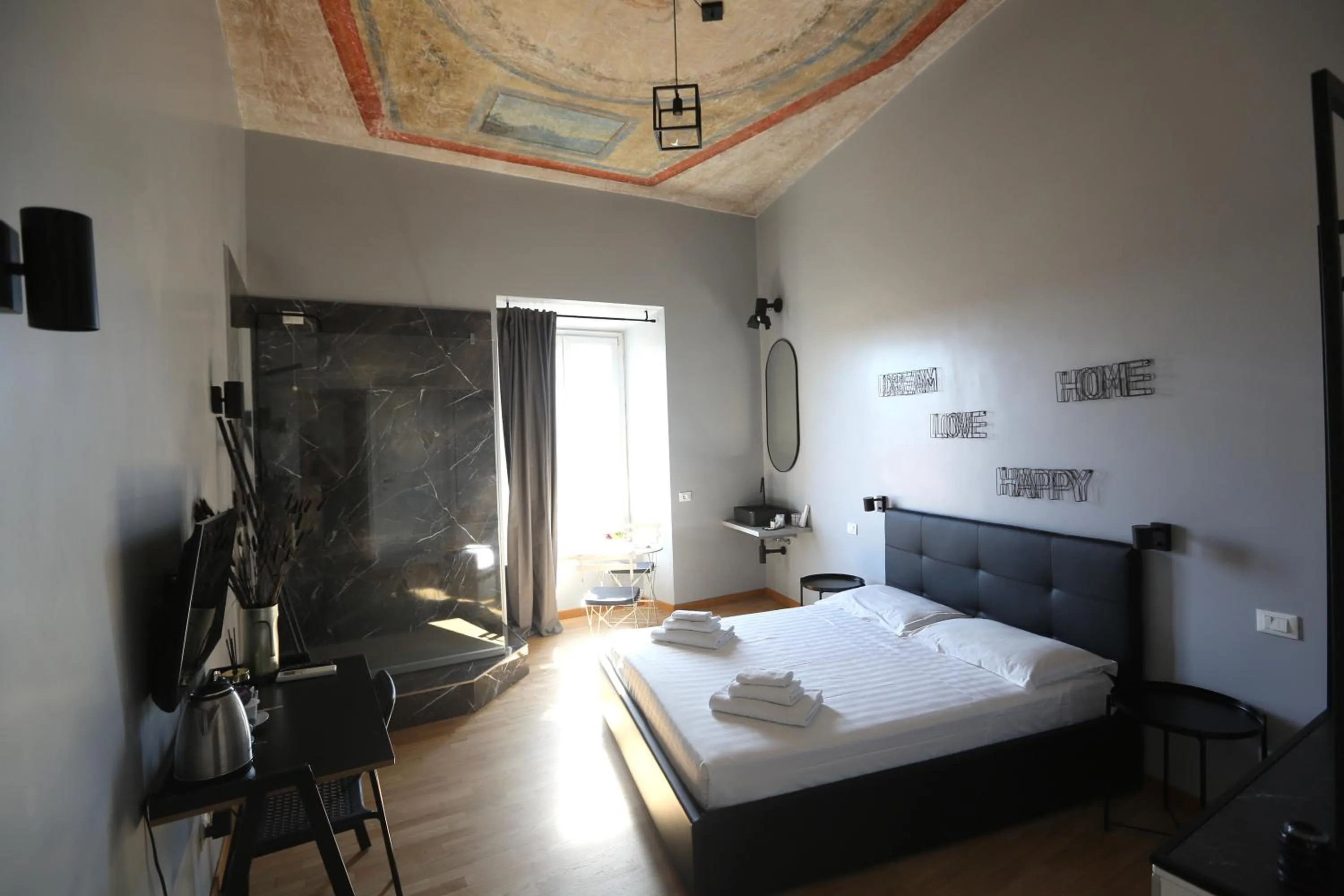 Photo of the whole room, Bed in KISS ME ROME Luxury Rooms