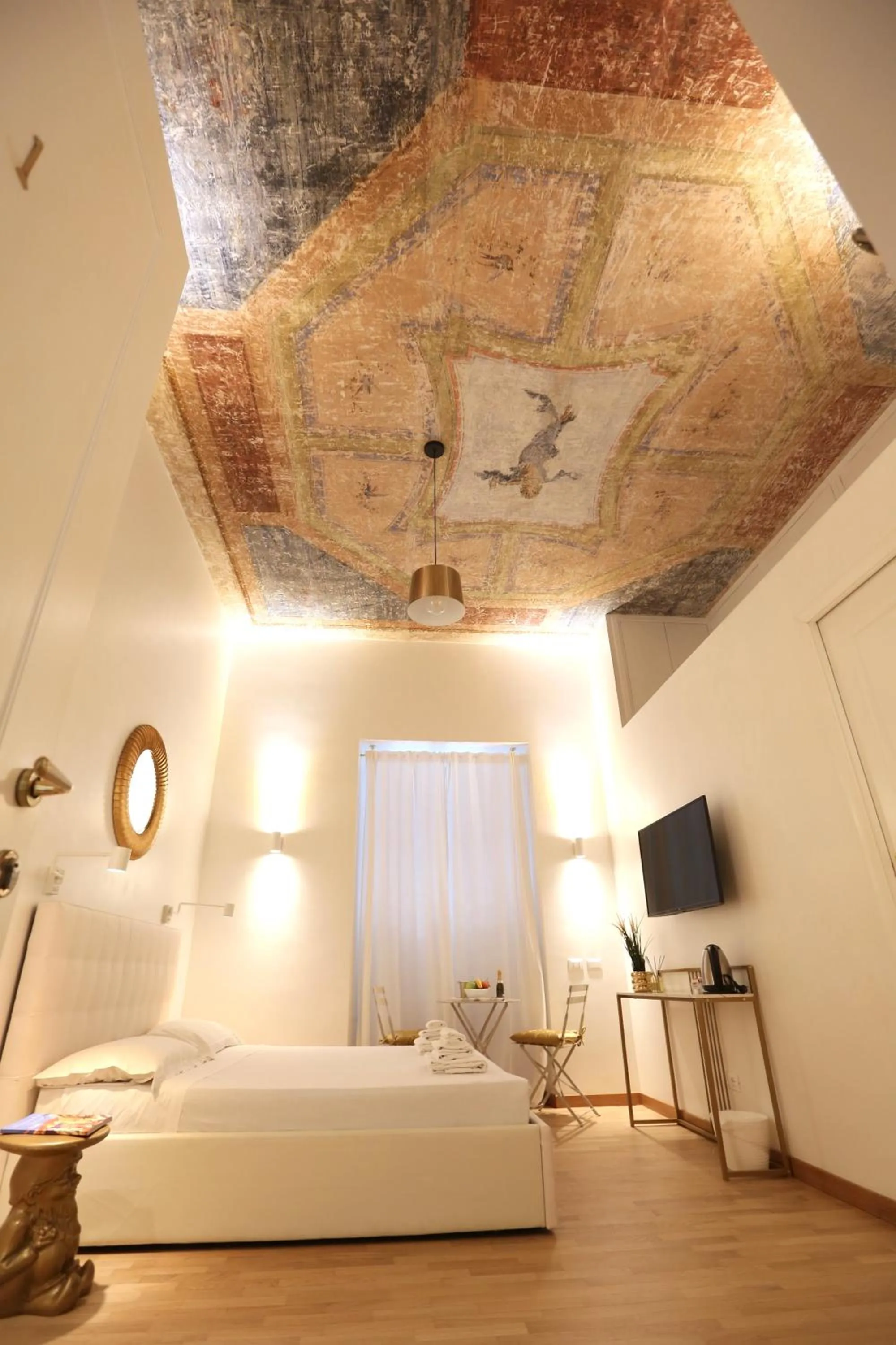 Photo of the whole room, Bed in KISS ME ROME Luxury Rooms