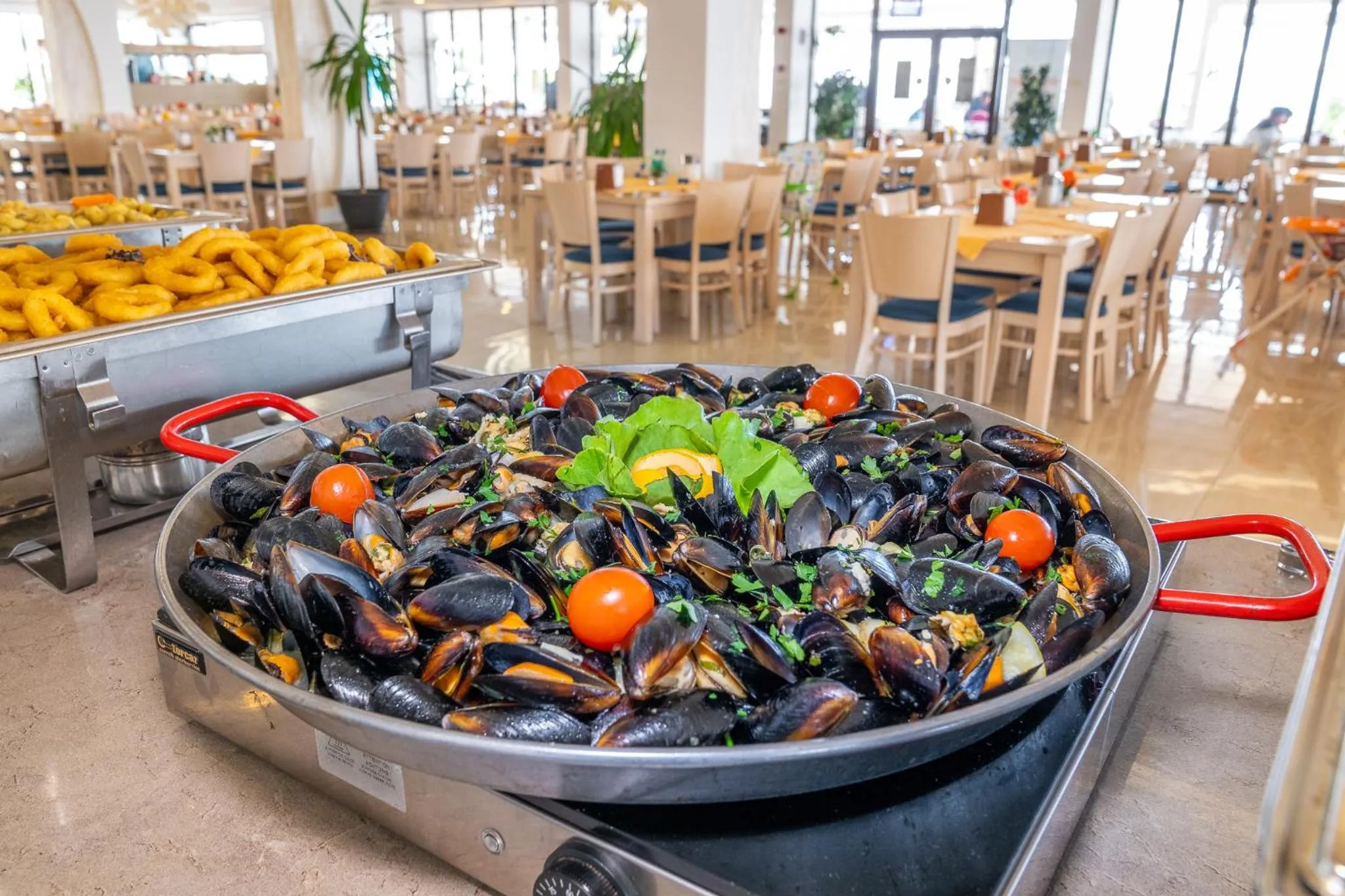 Restaurant/places to eat in Mera Onix