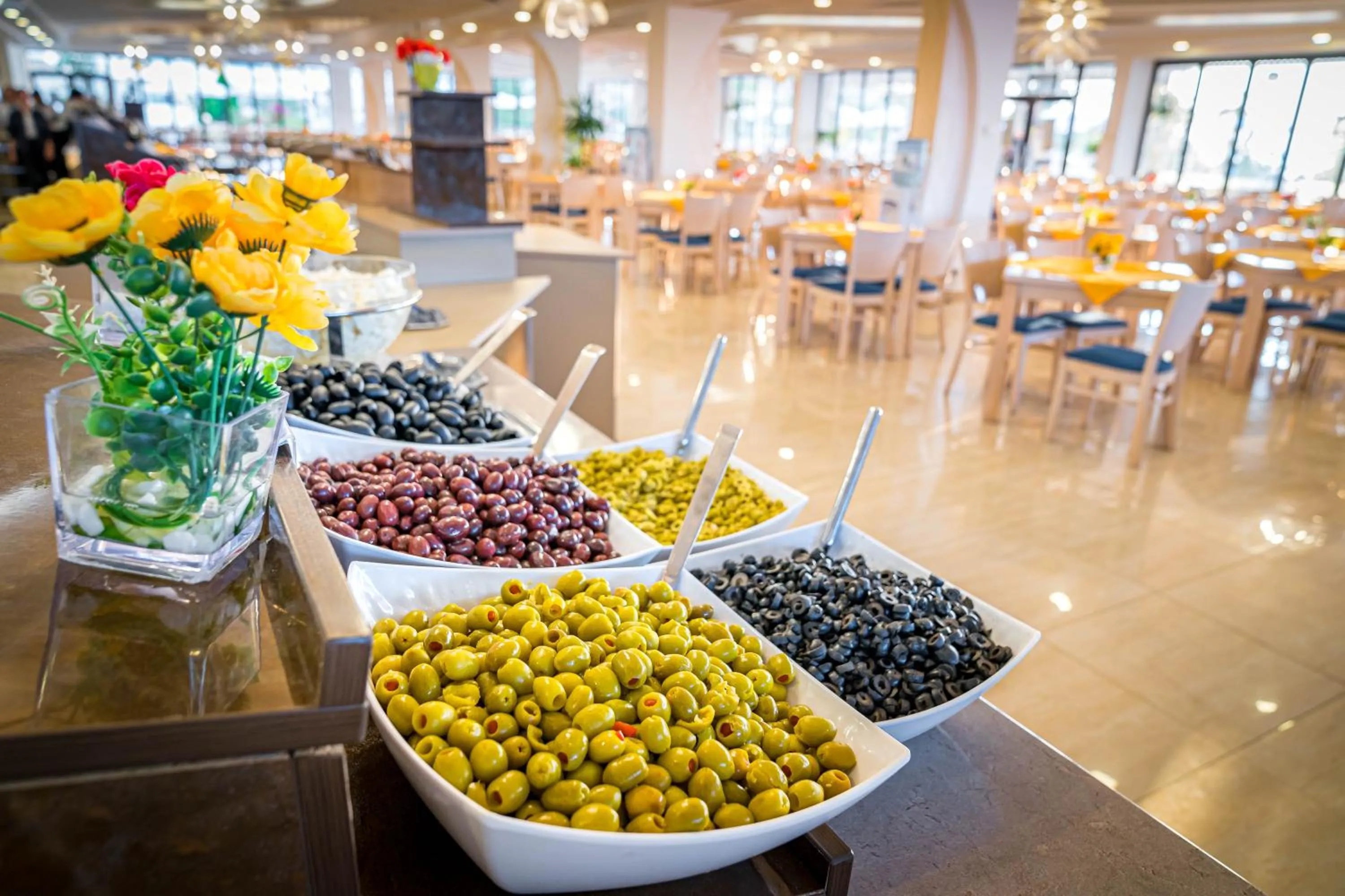 Restaurant/places to eat in Mera Onix