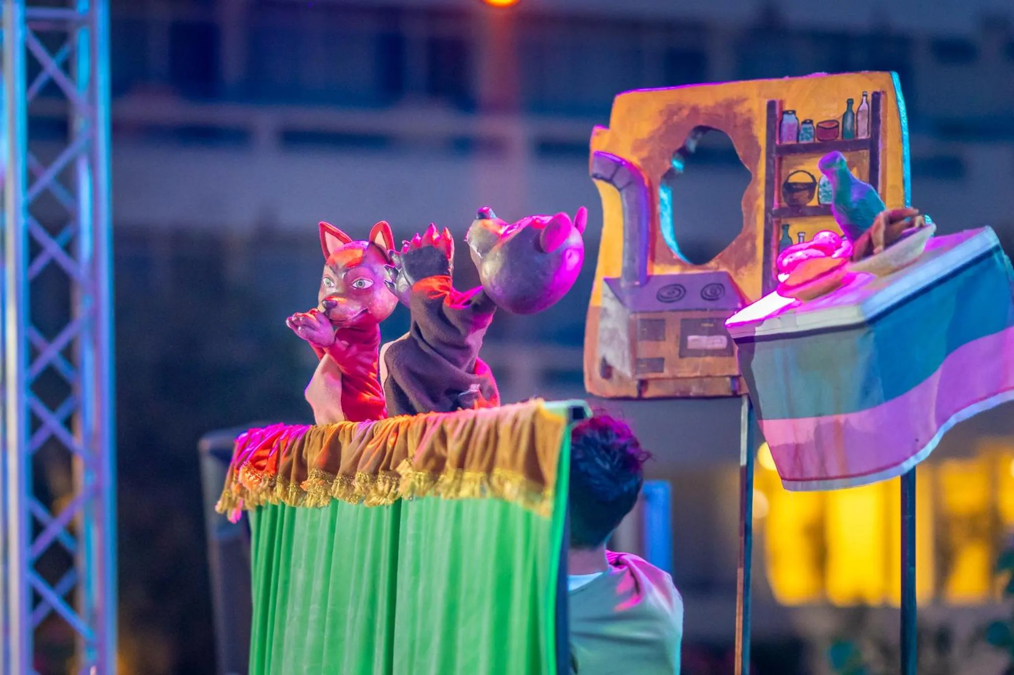 Entertainment in Mera Onix