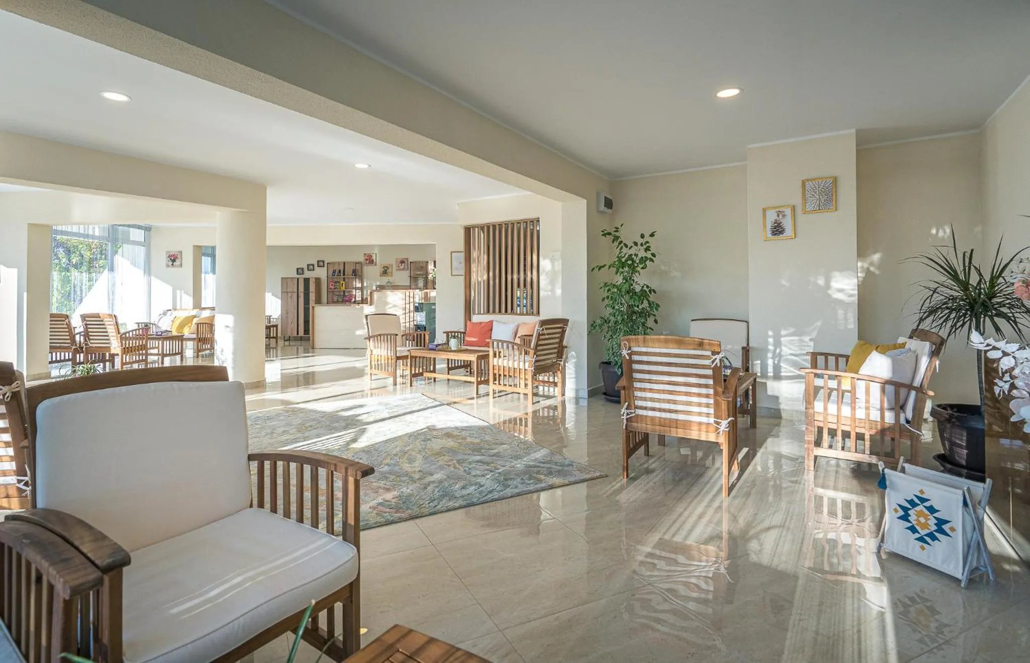 Seating area in Mera Onix