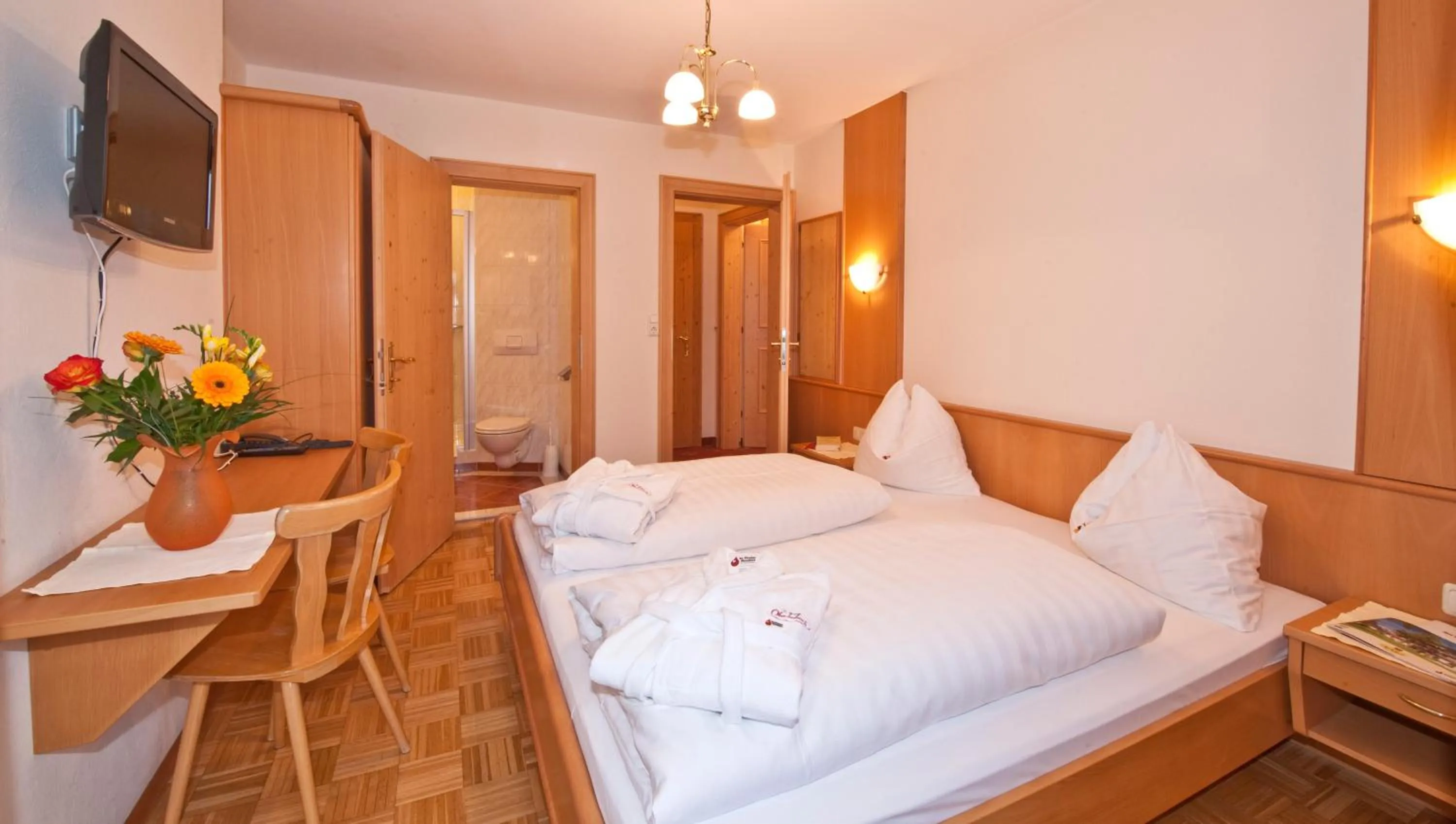 Photo of the whole room, Bed in Erlebnisgut & Reiterhof Oberhabach