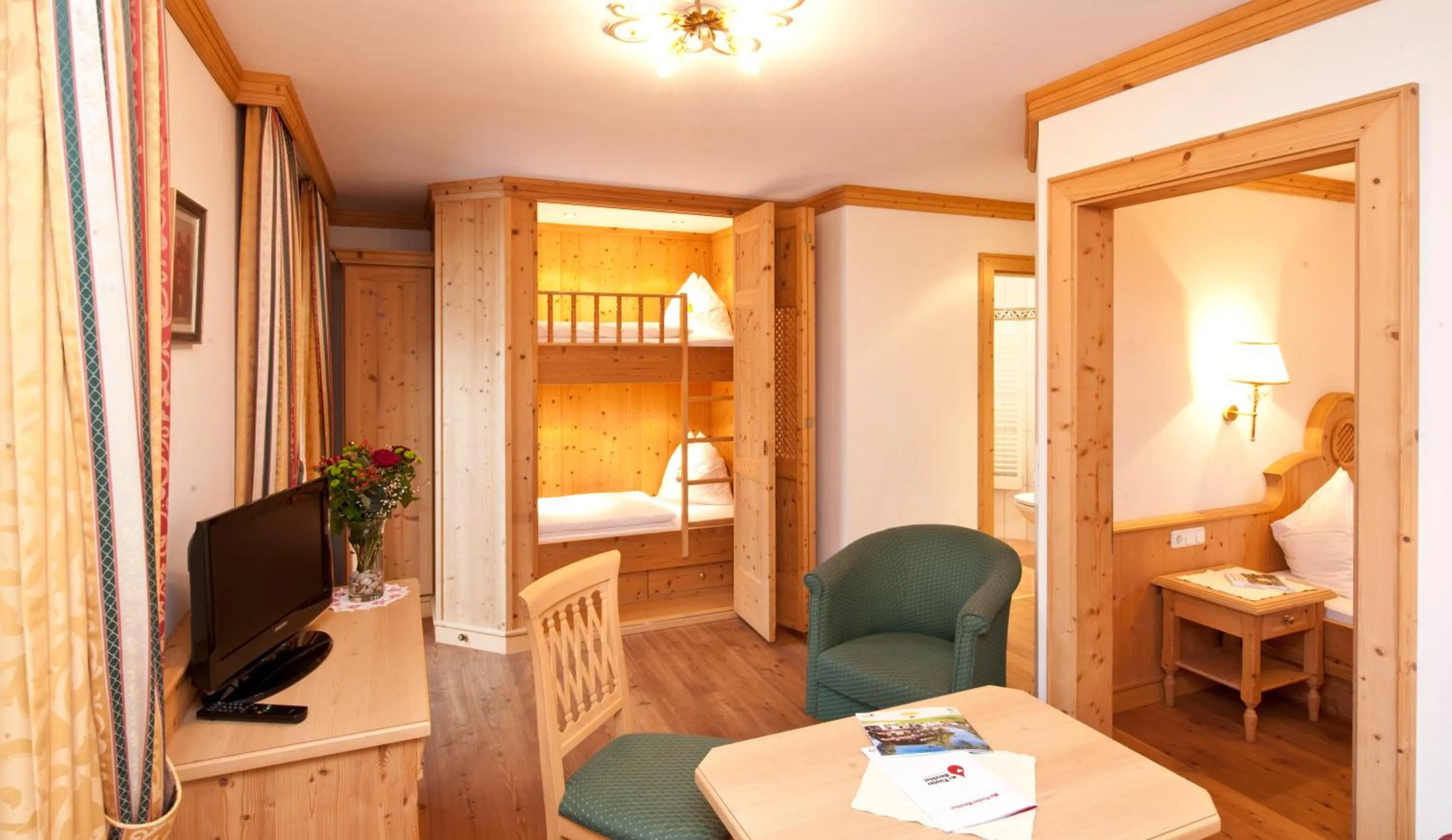 Photo of the whole room, Bed in Erlebnisgut & Reiterhof Oberhabach