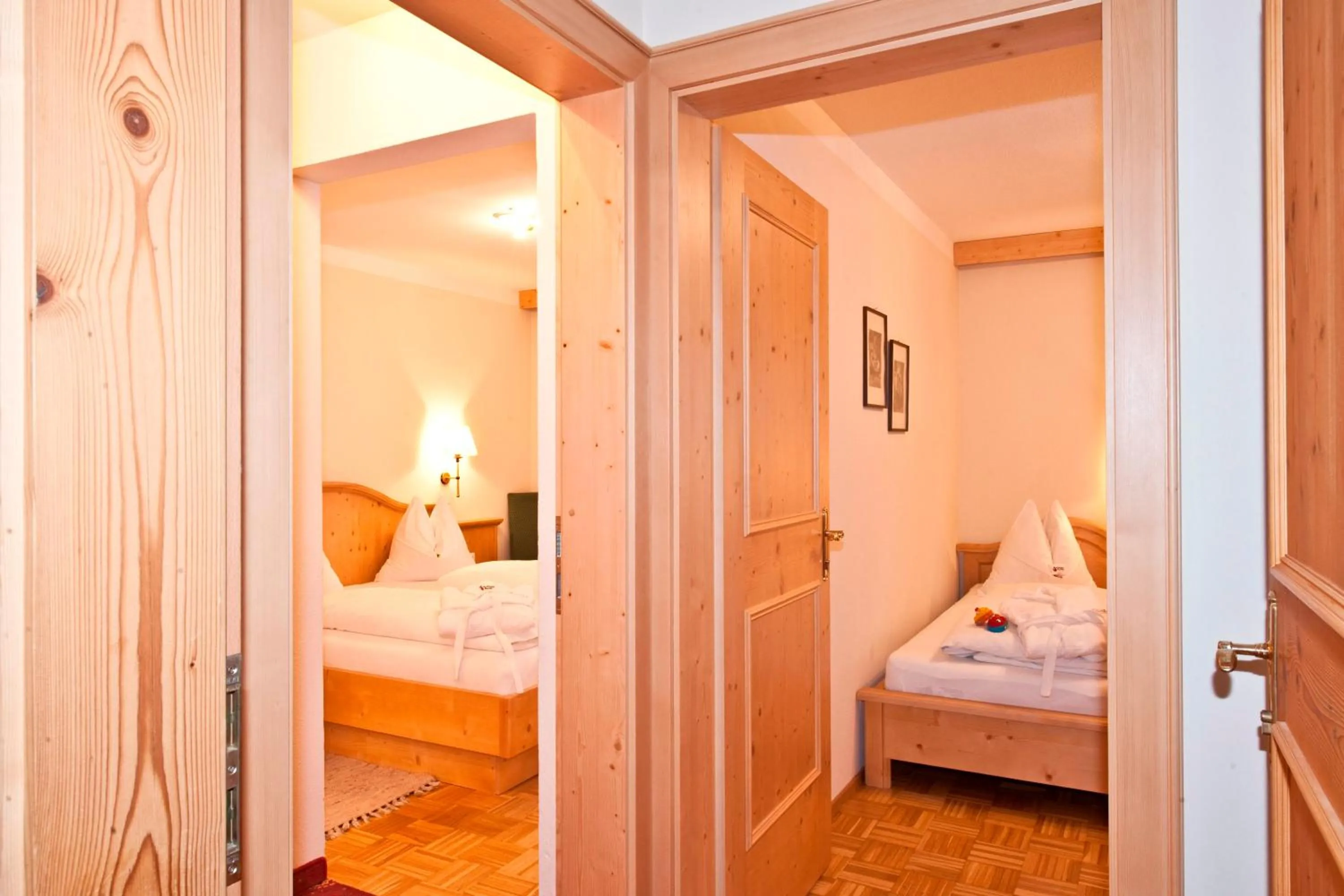 Photo of the whole room, Bed in Erlebnisgut & Reiterhof Oberhabach