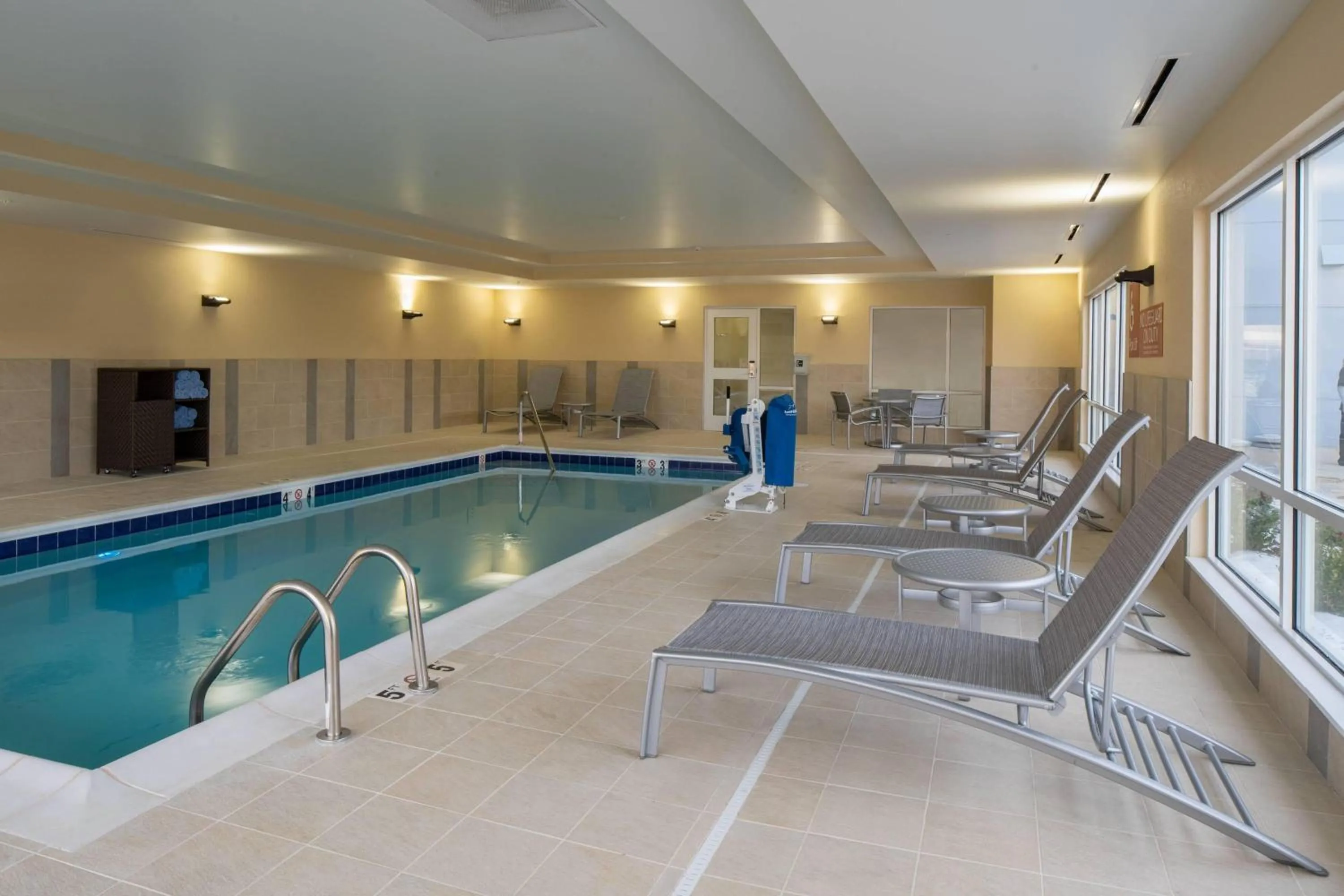 Swimming pool in TownePlace by Marriott Suites Clarksville