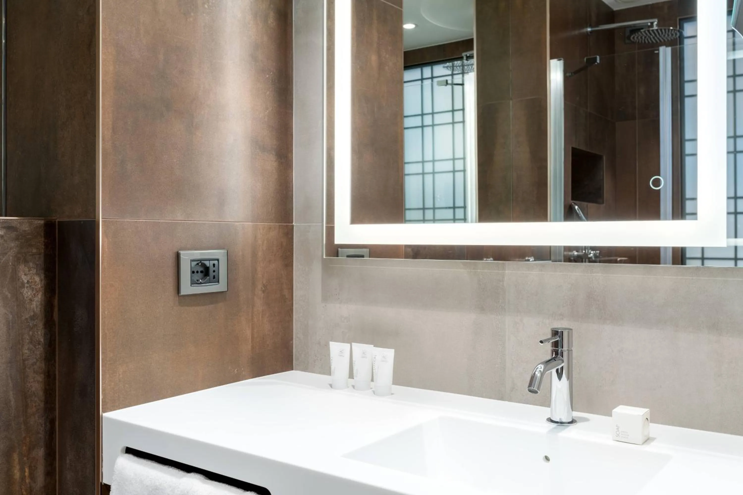 Bathroom in AC Hotel Venezia by Marriott