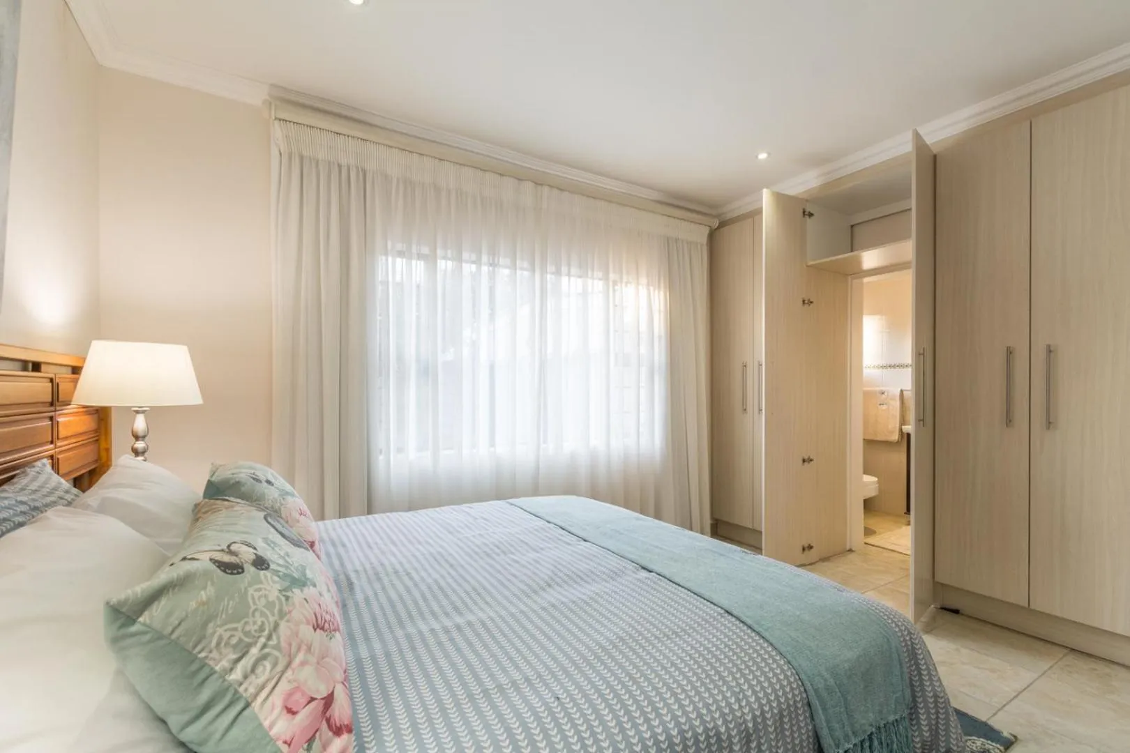 Garden view, Bed in Oceanview B&B