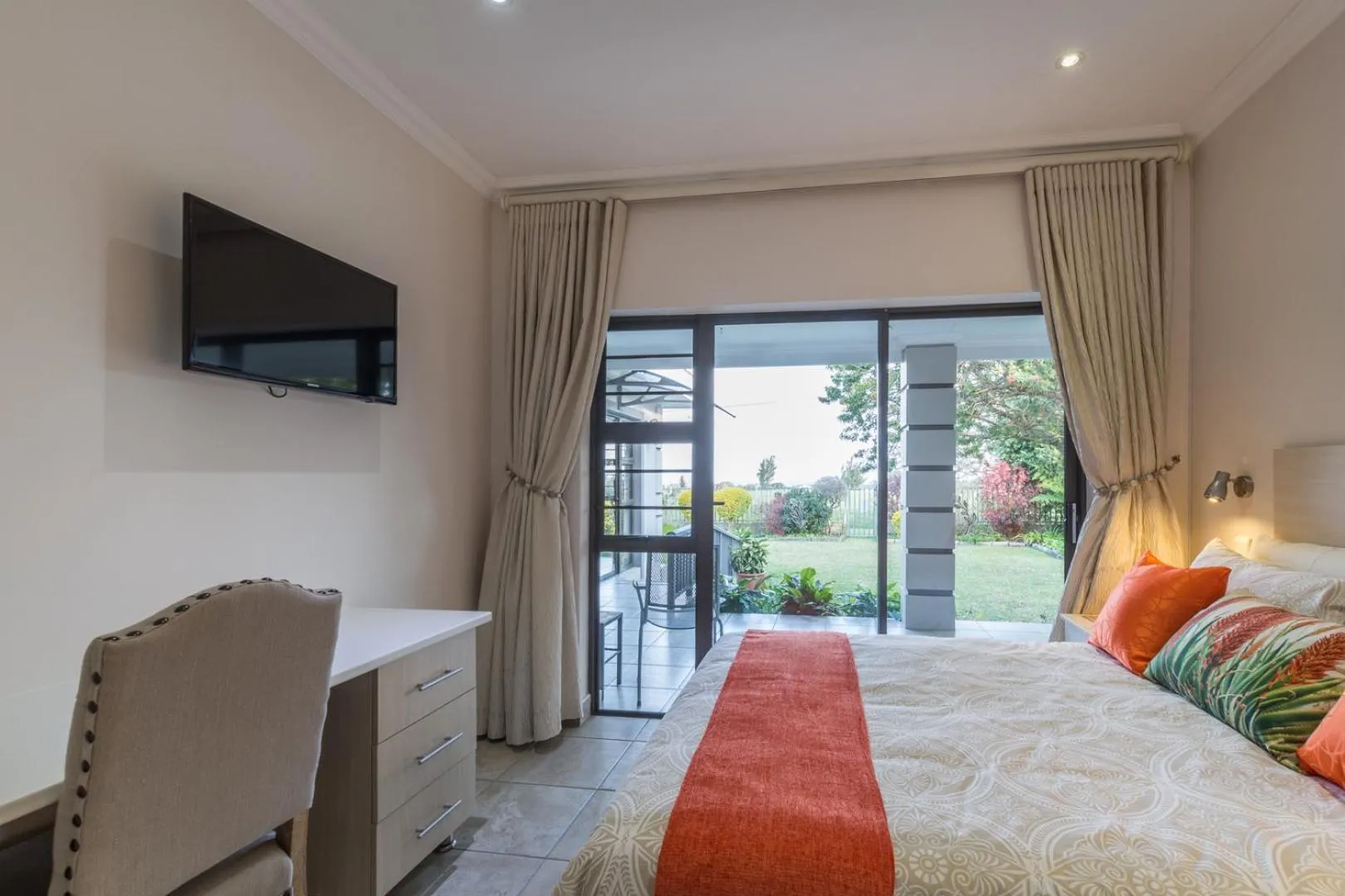 Patio, Bed in Oceanview B&B