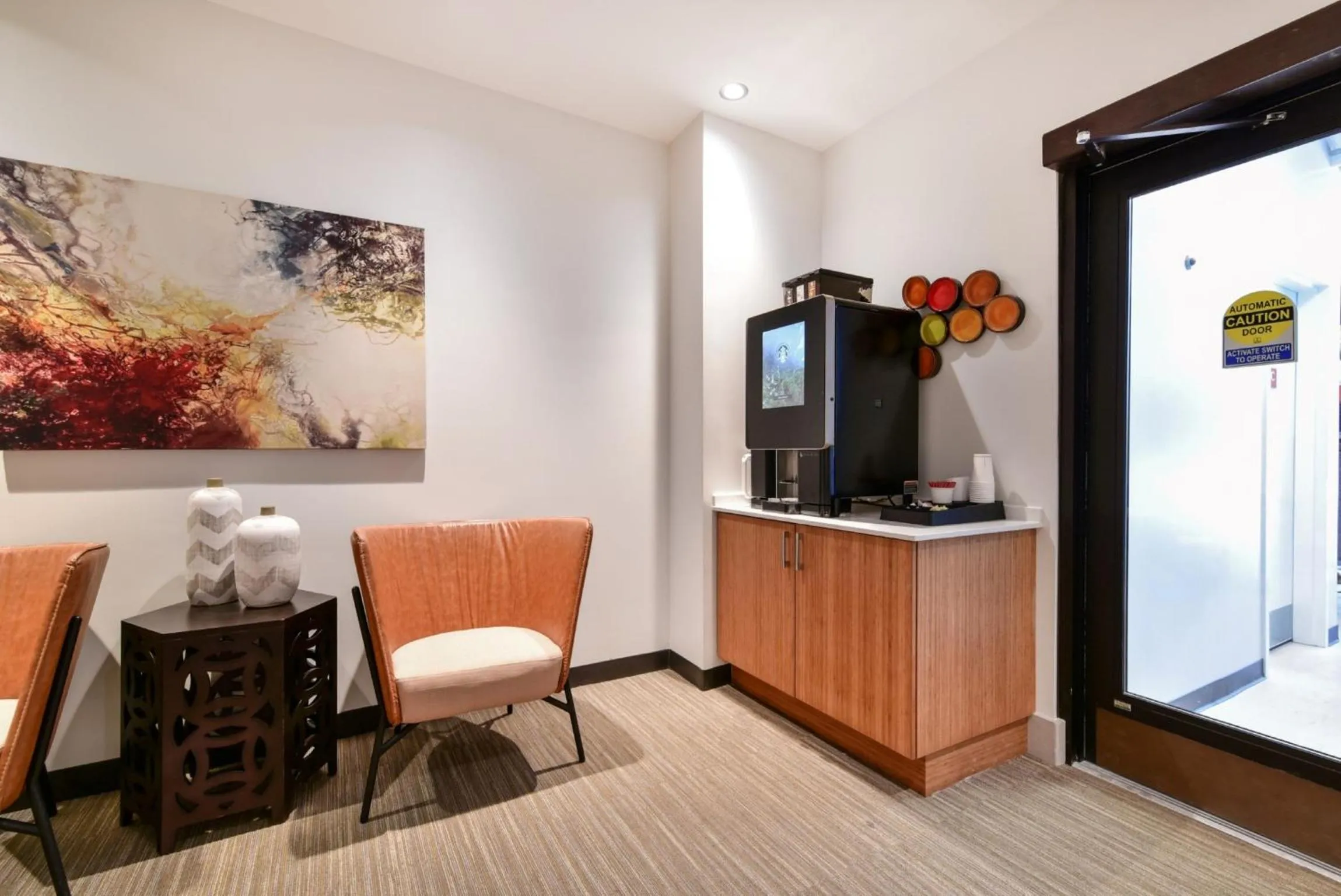 Communal kitchen in Global Luxury Suites Downtown Boston