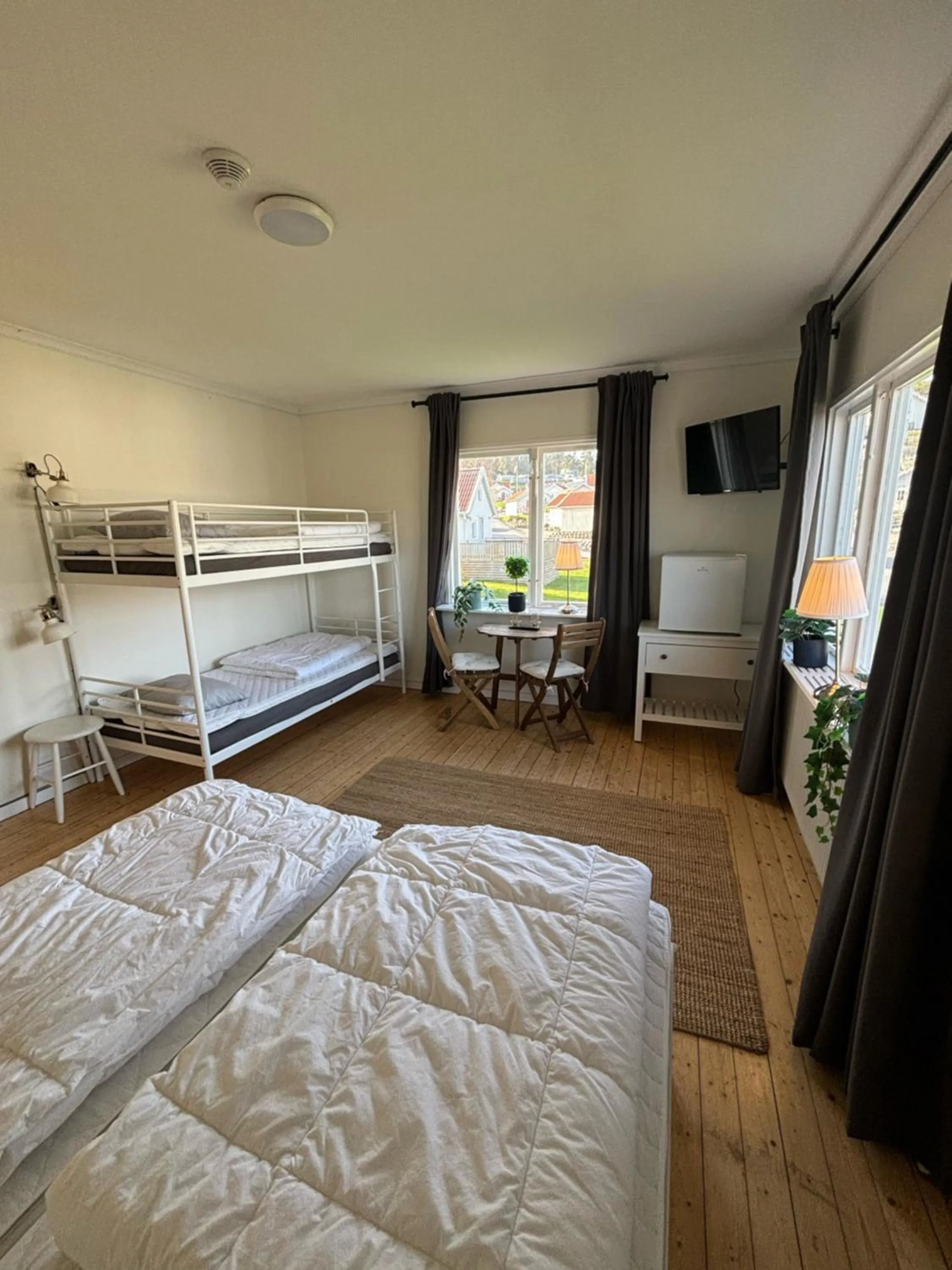 Photo of the whole room, Bed in Lagunen Cottages and Hostel