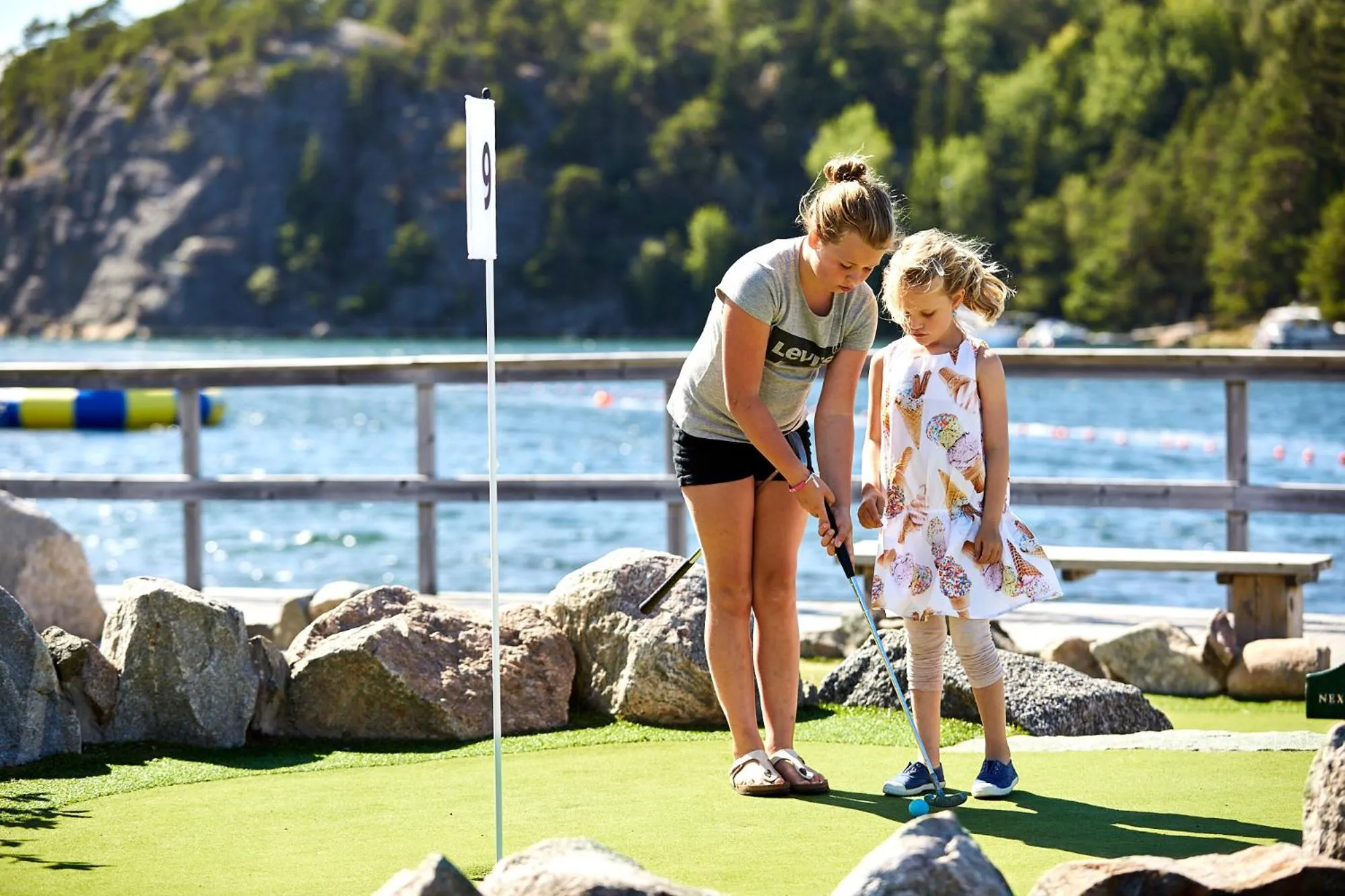 People in Lagunen Cottages and Hostel