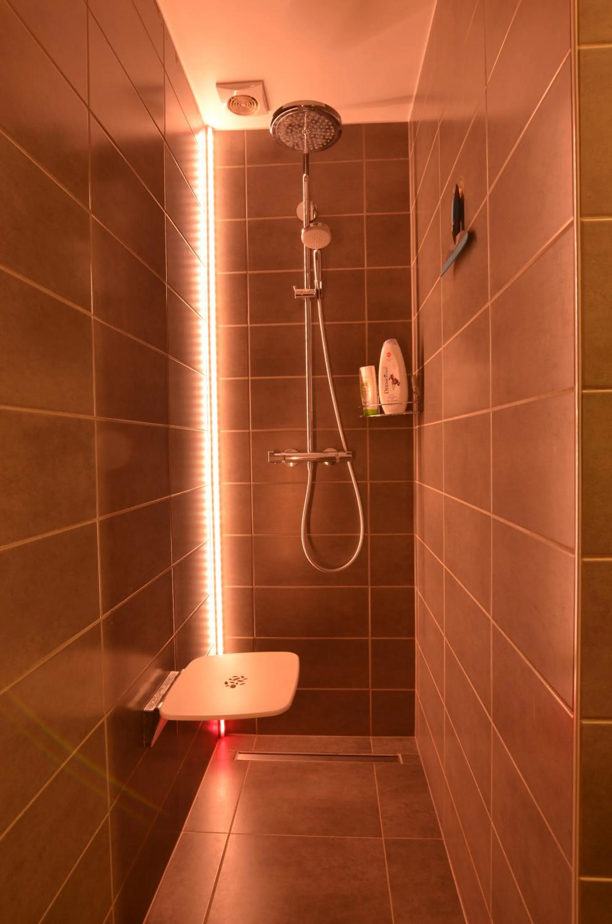 Shower in B&B wellness Sea Nat voor Naturisten