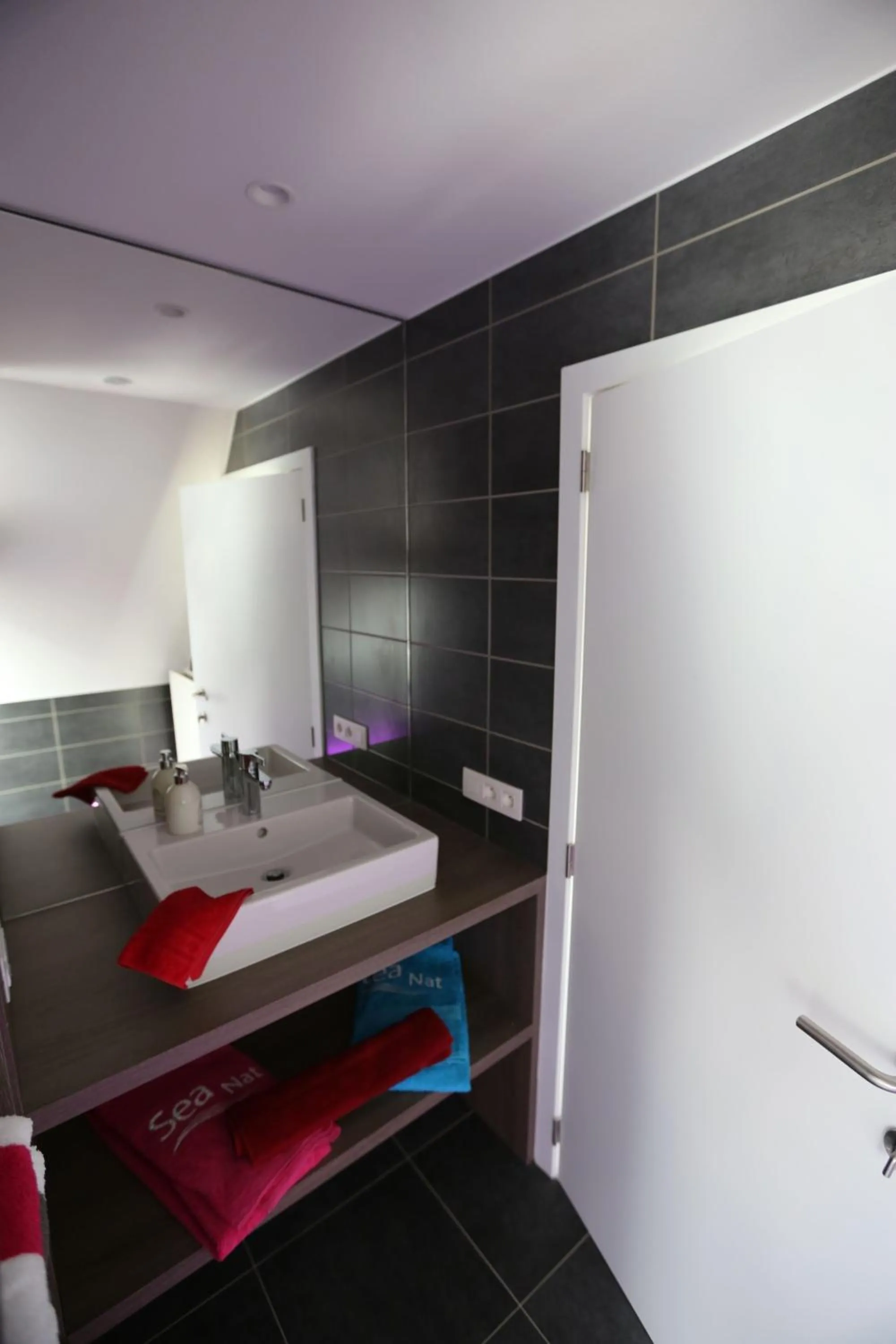 Bathroom, Bed in B&B wellness Sea Nat voor Naturisten
