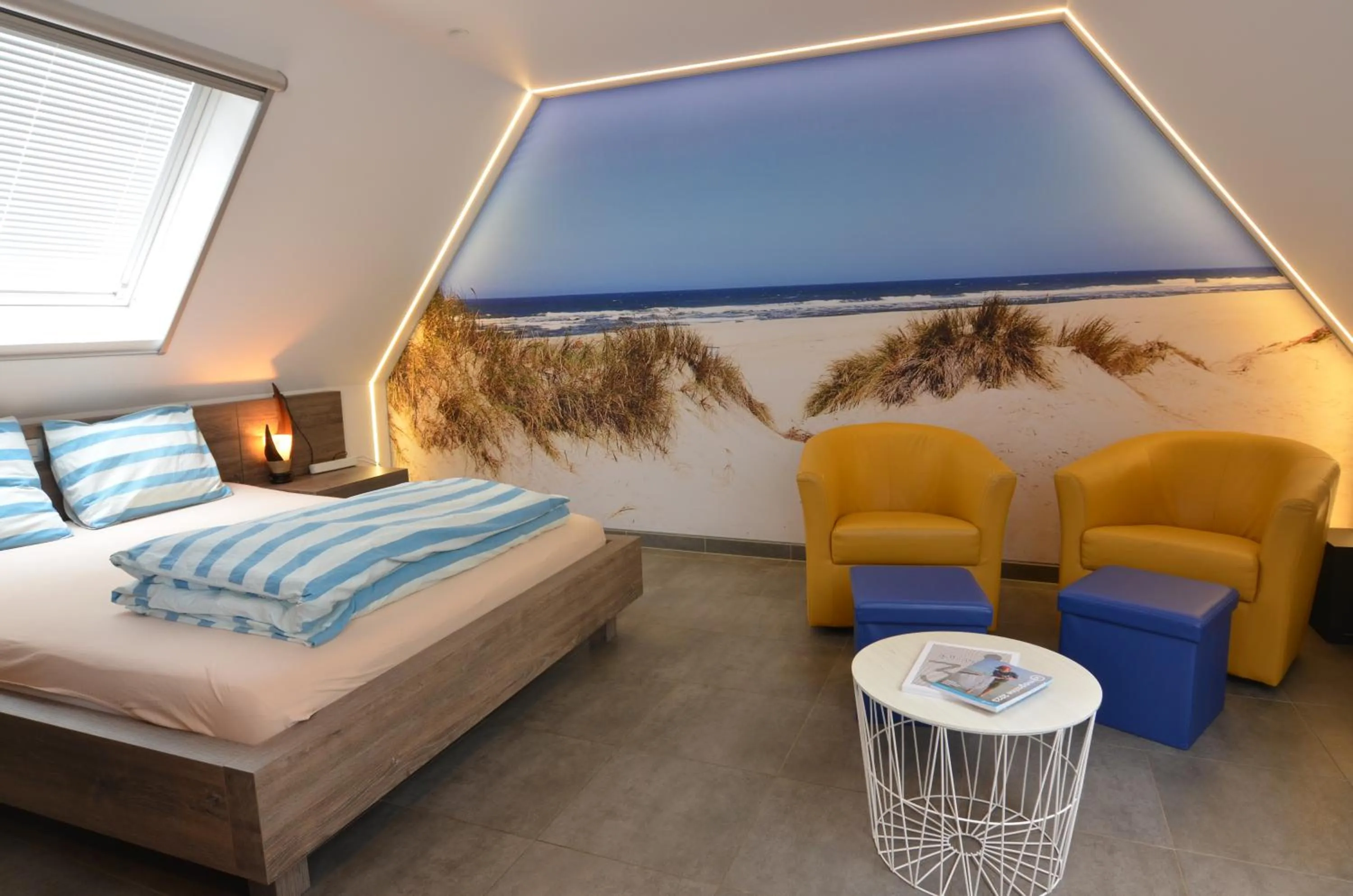 Seating area, Bed in B&B wellness Sea Nat voor Naturisten